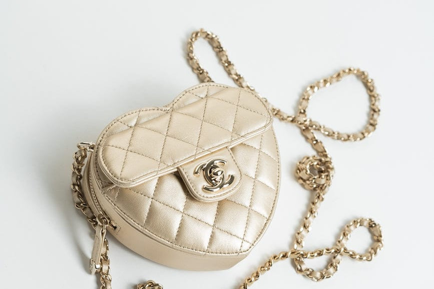 CHANEL Clutch Gold 22S CC In Love Metallic Gold Lambskin Quilted Small (Clutch on Chain) Heart Bag LGHW -Knockoff
