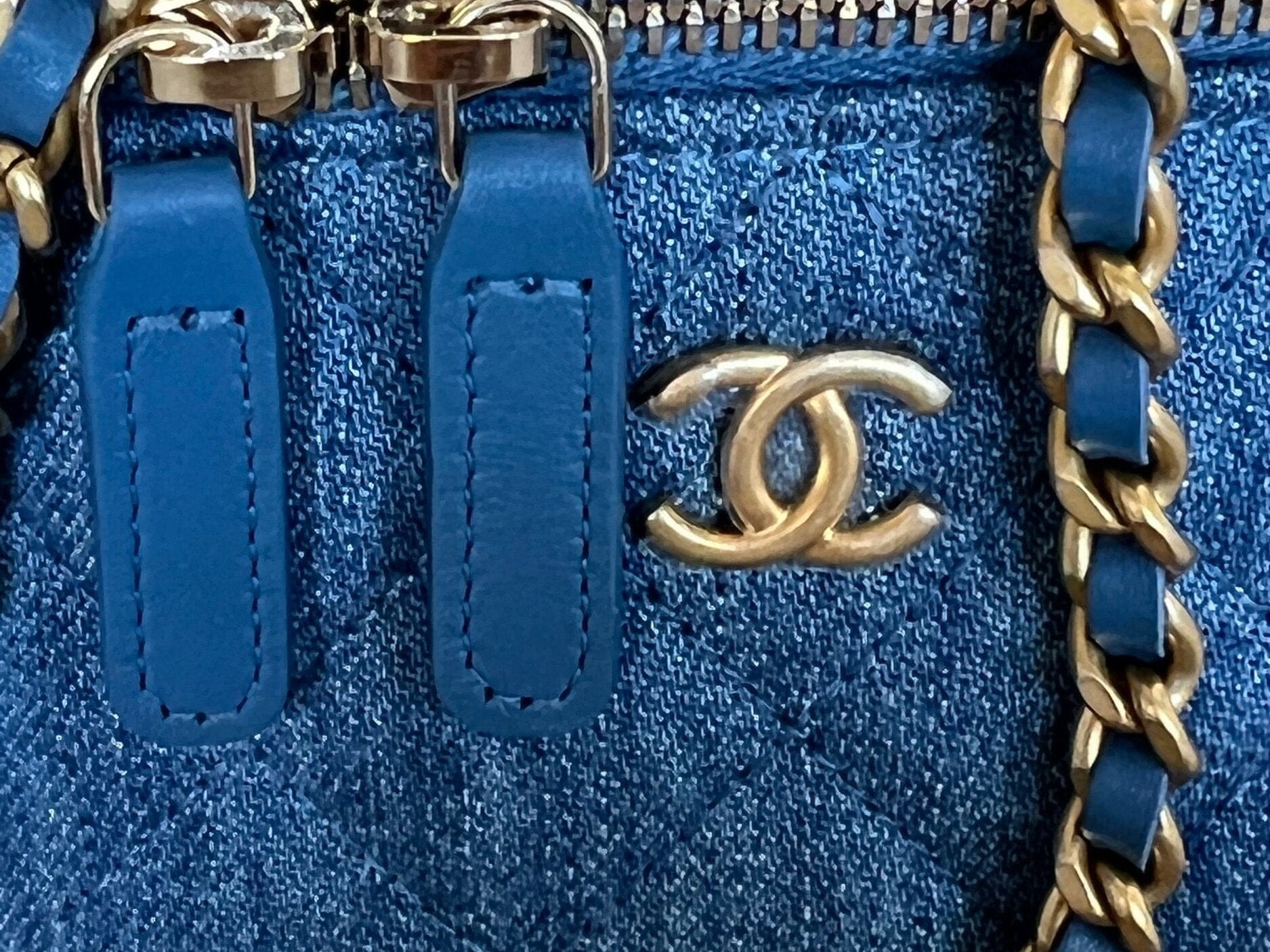 CHANEL Cosmetic Cases 22C Micro Denim Vanity Pearl Crush -Knockoff
