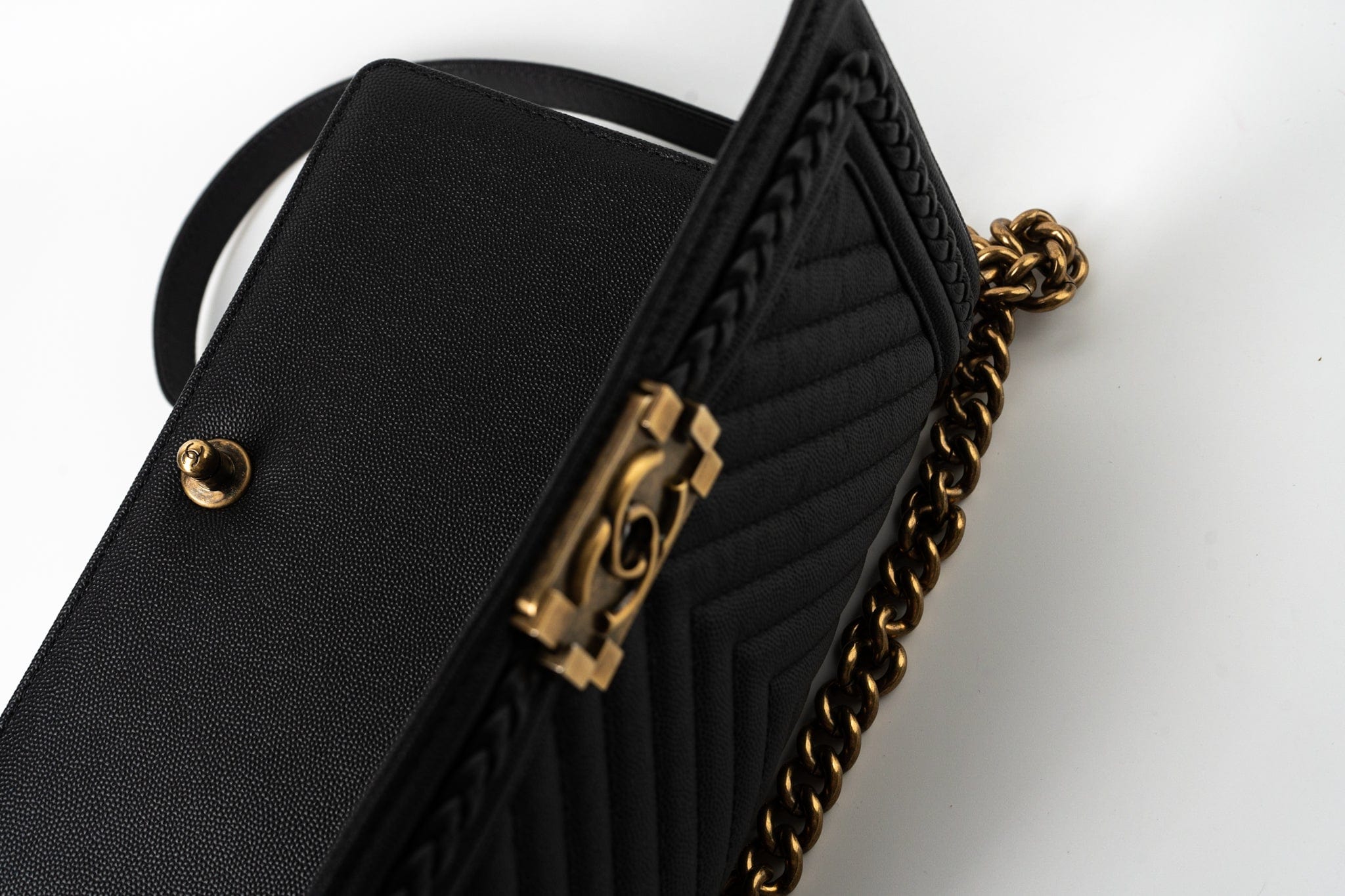 CHANEL Crossbody Black Caviar Chevron Boy Bag Medium Entwined Leather Aged Gold Hardware -Knockoff
