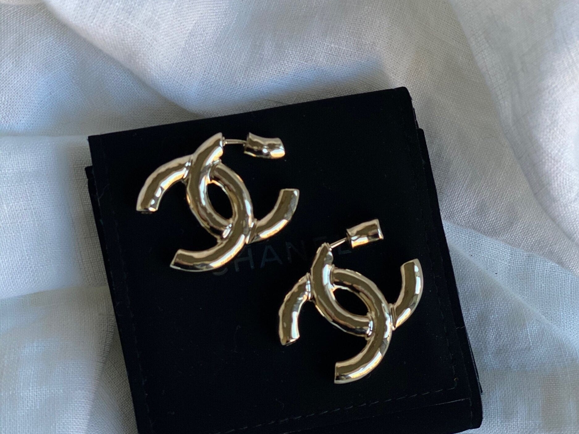 CHANEL Earrings 22C CC Earrings Light Gold -Knockoff
