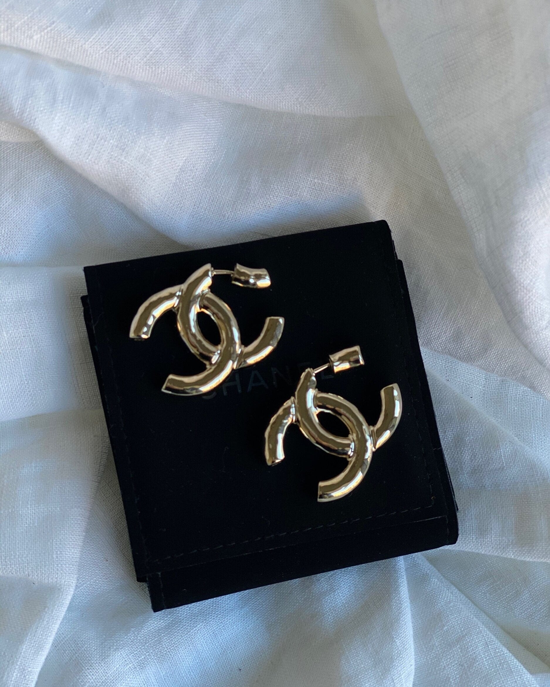 CHANEL Earrings 22C CC Earrings Light Gold -Knockoff
