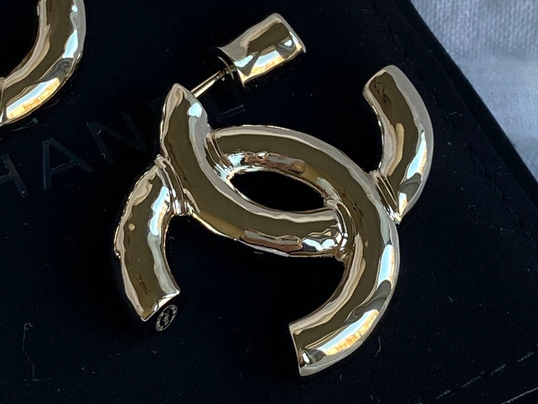 CHANEL Earrings 22C CC Earrings Light Gold -Knockoff
