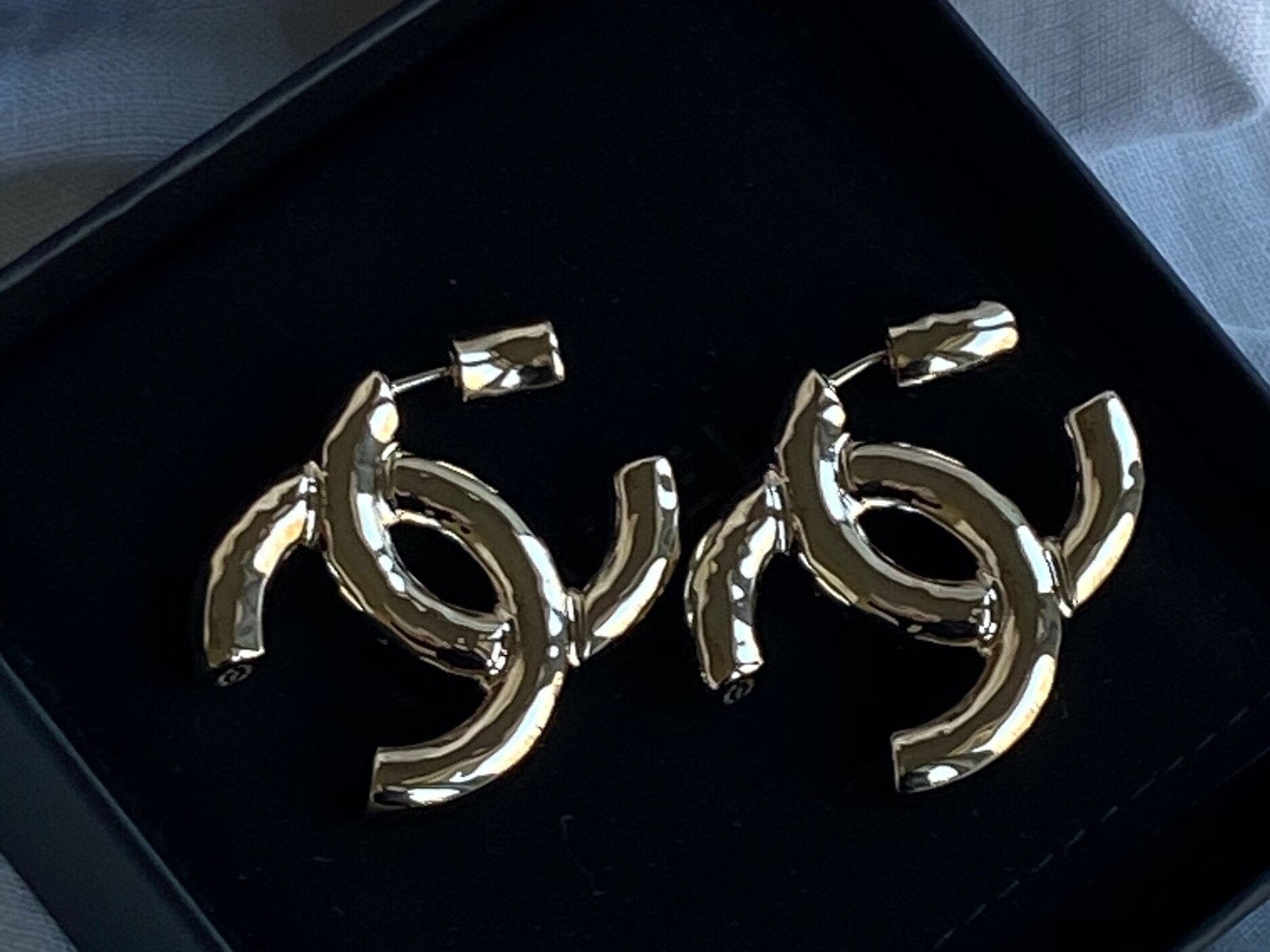 CHANEL Earrings 22C CC Earrings Light Gold -Knockoff
