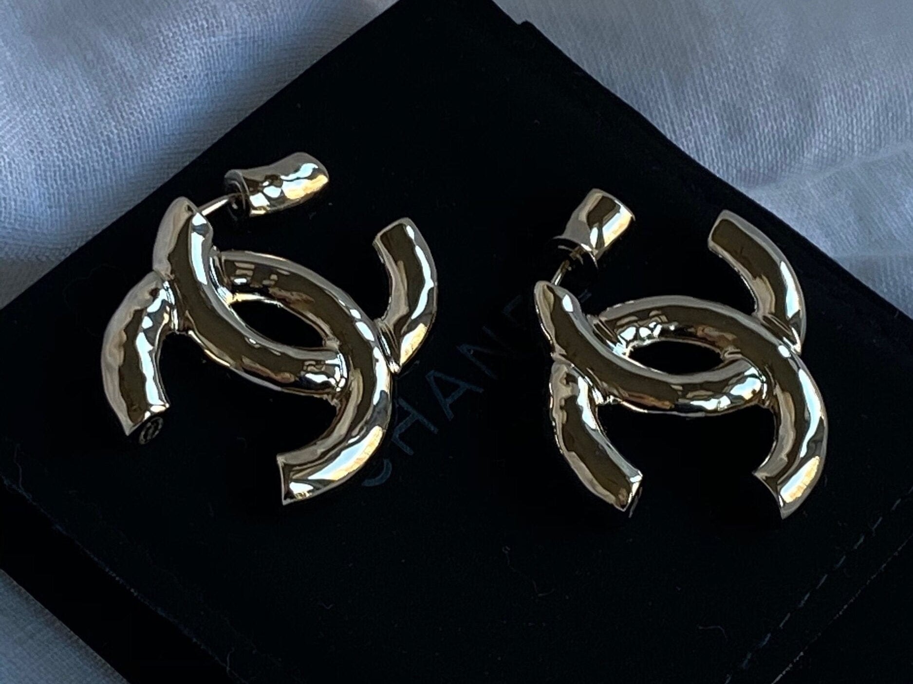 CHANEL Earrings 22C CC Earrings Light Gold -Knockoff
