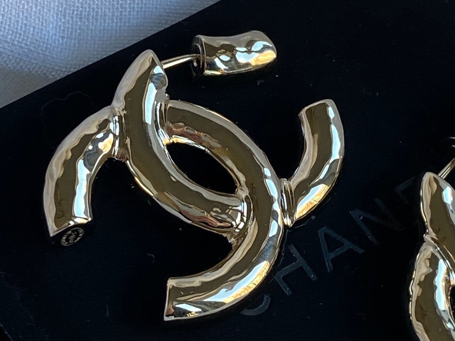 CHANEL Earrings 22C CC Earrings Light Gold -Knockoff
