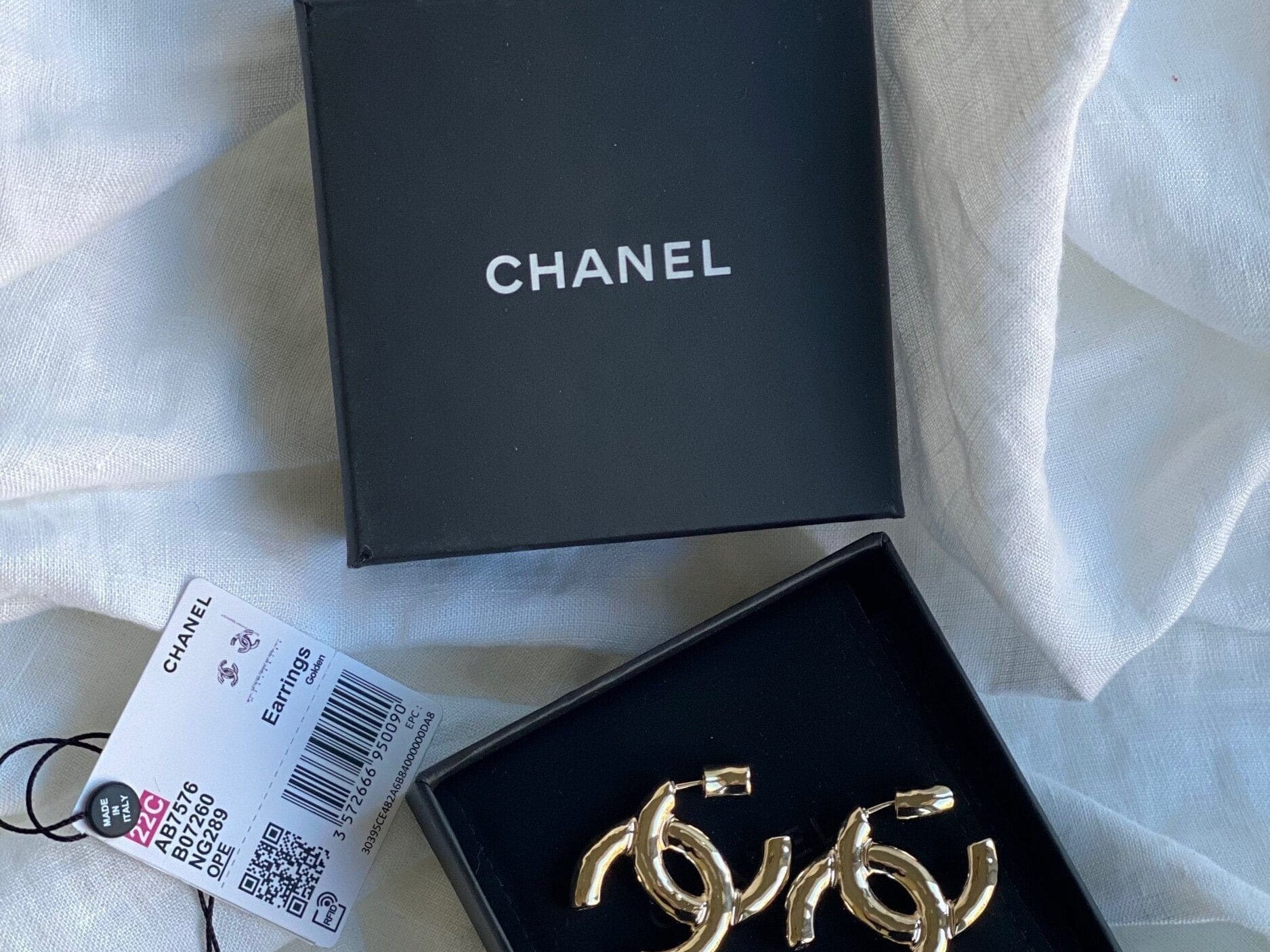 CHANEL Earrings 22C CC Earrings Light Gold -Knockoff
