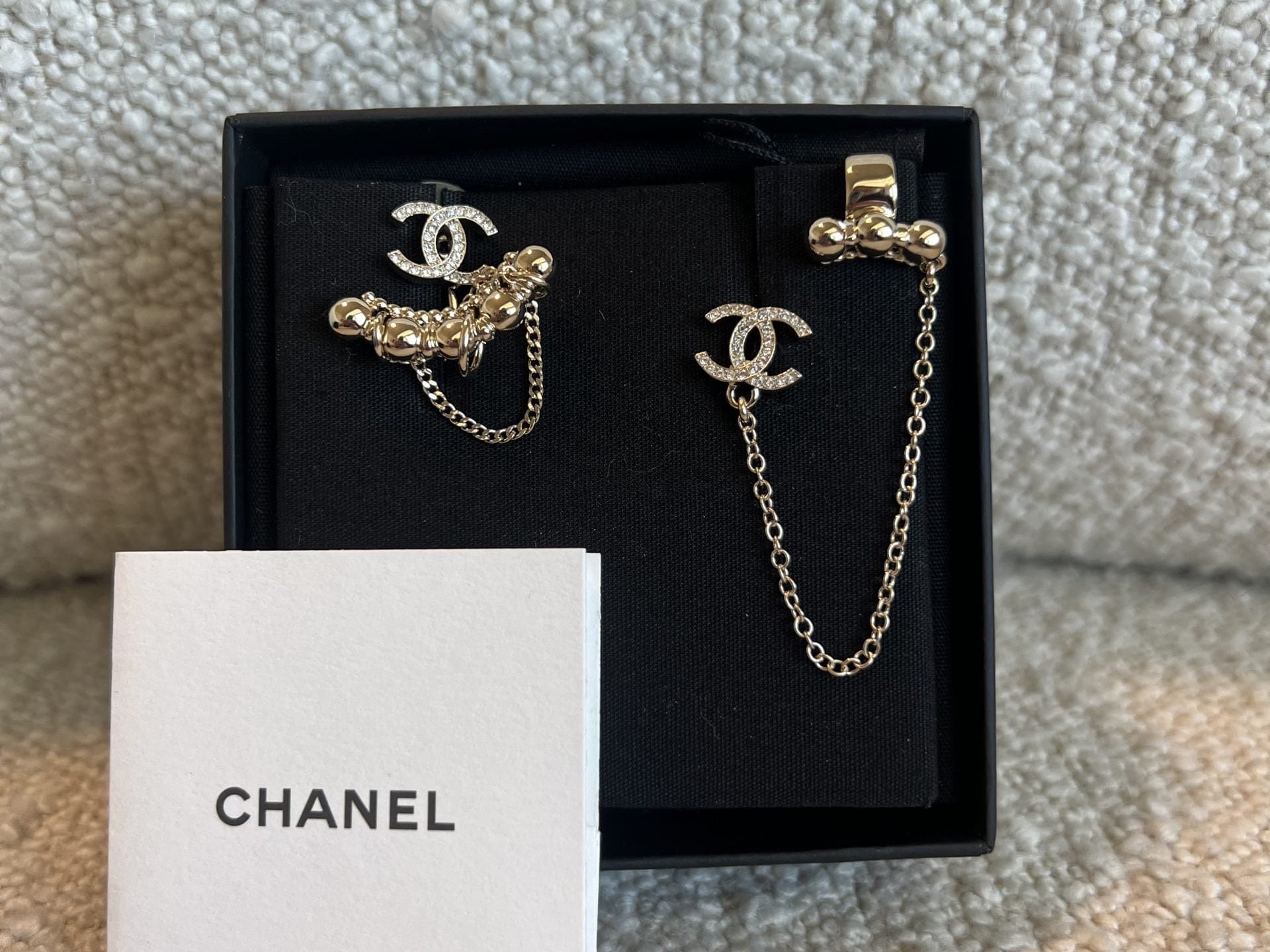 CHANEL Earrings 22C Metal Crystal CC Chain Cuff Gold Earrings -Knockoff
