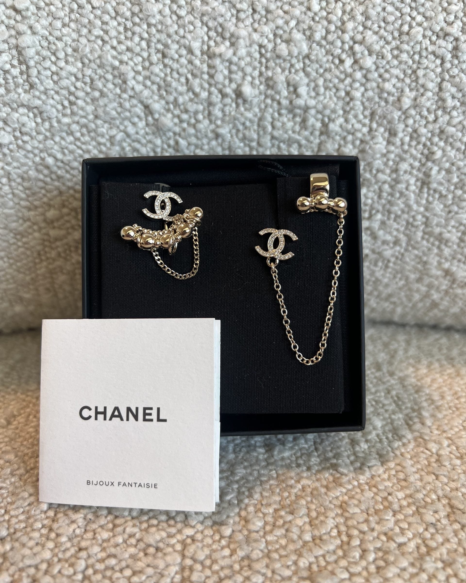 CHANEL Earrings 22C Metal Crystal CC Chain Cuff Gold Earrings -Knockoff
