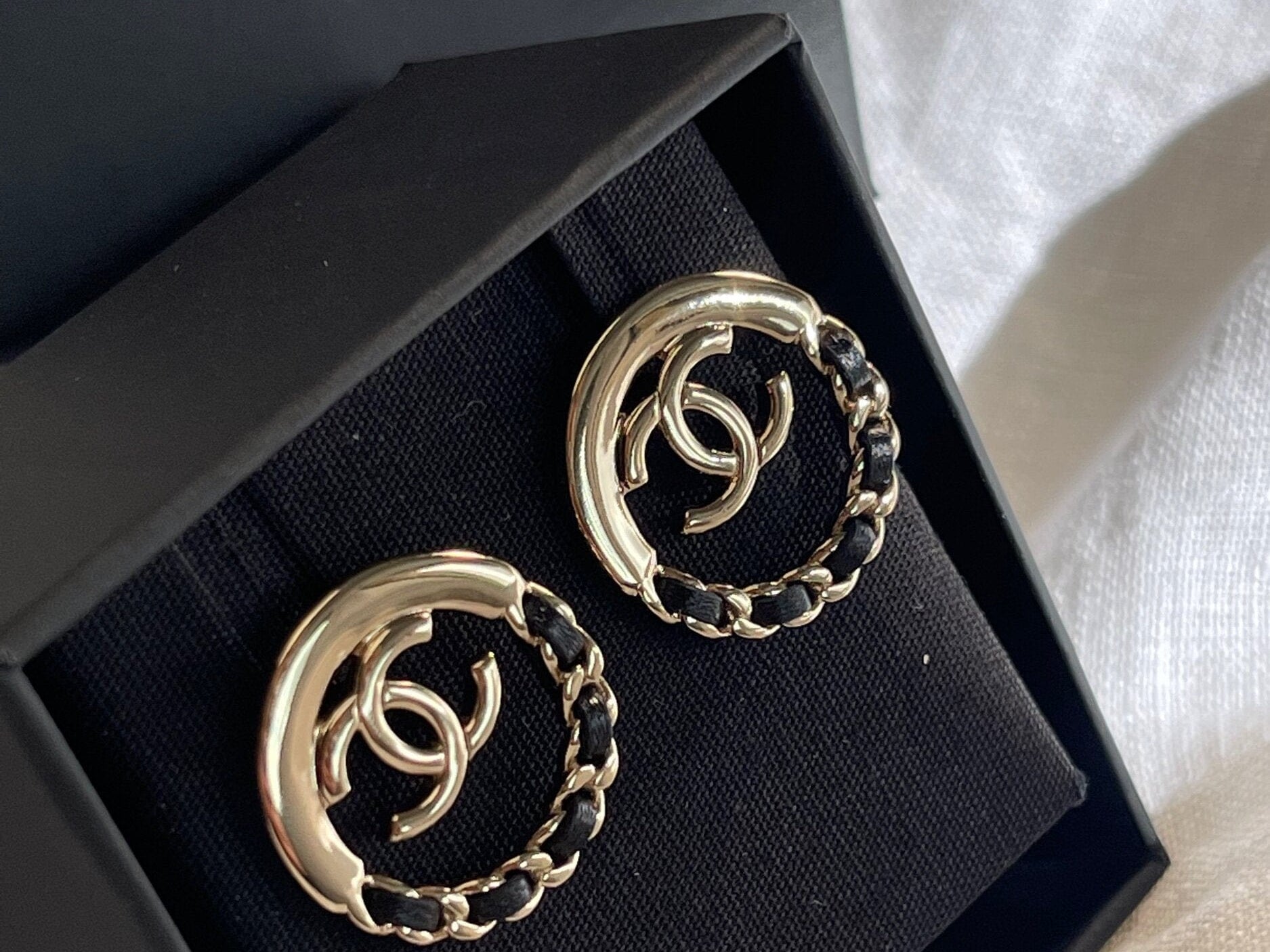 CHANEL Earrings CHANEL 22P Light Gold & Black CC Logo Circle Earrings -Knockoff
