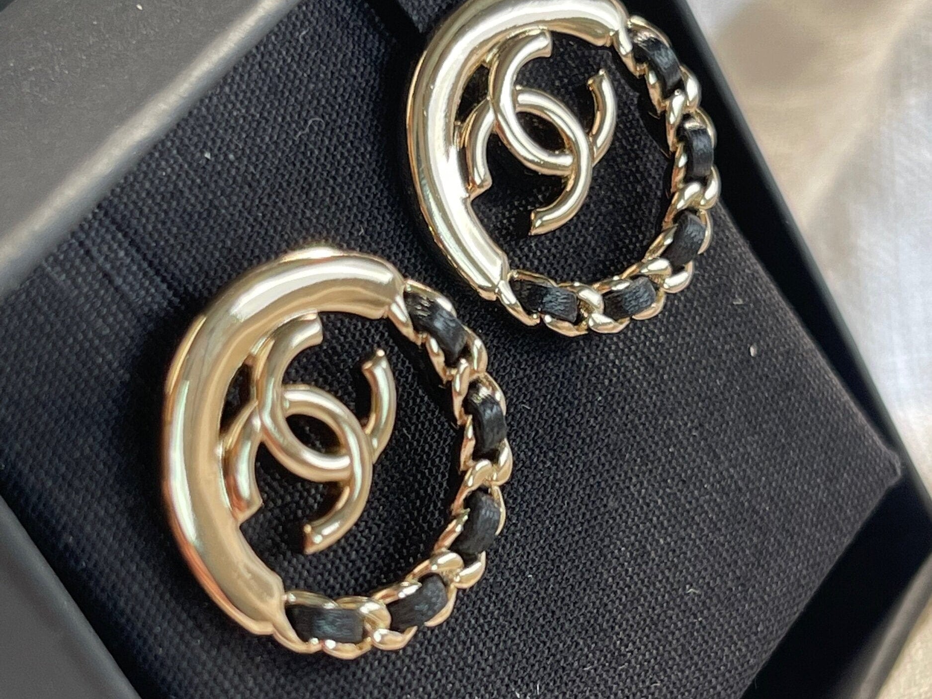 CHANEL Earrings CHANEL 22P Light Gold & Black CC Logo Circle Earrings -Knockoff
