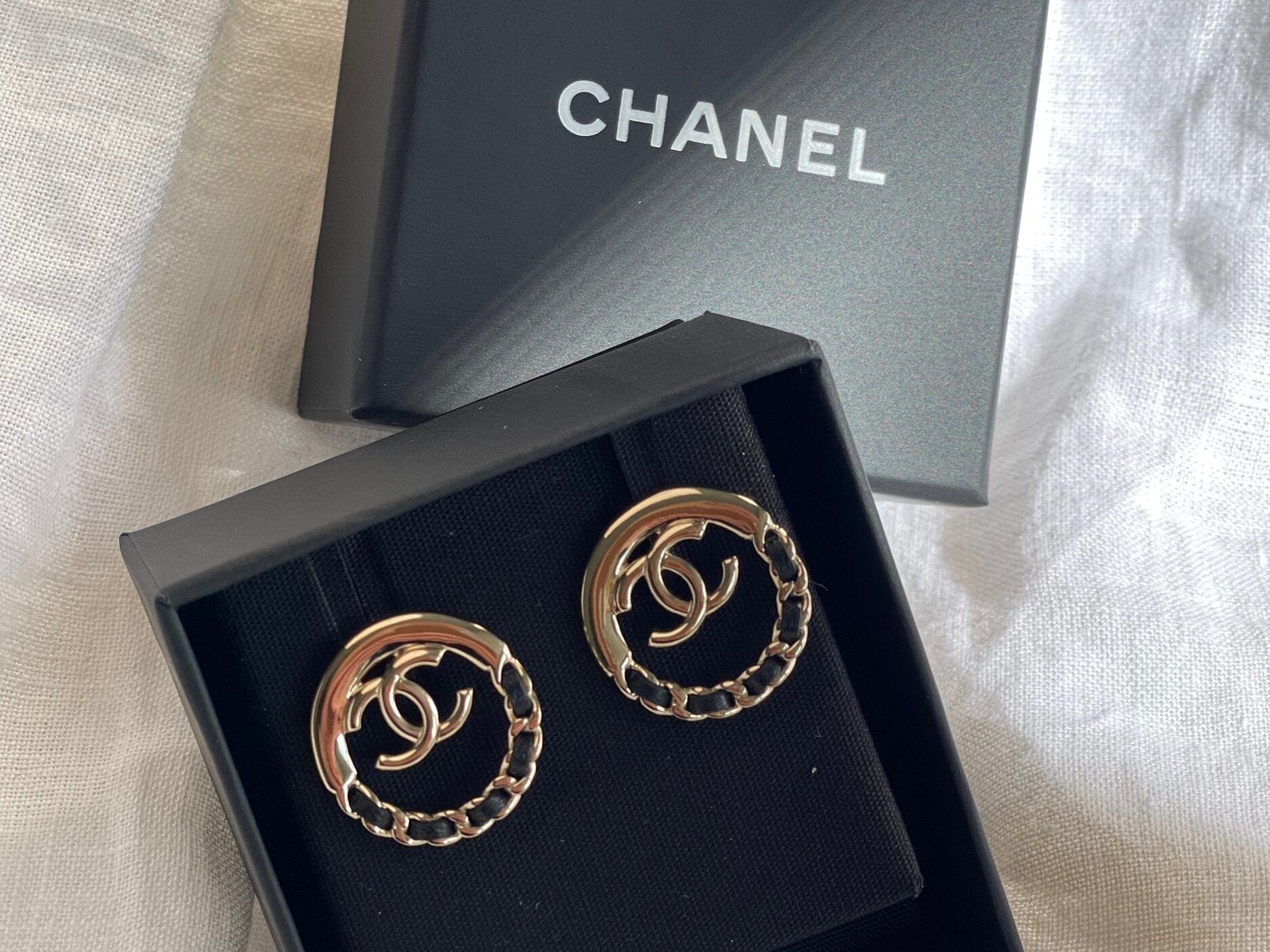 CHANEL Earrings CHANEL 22P Light Gold & Black CC Logo Circle Earrings -Knockoff
