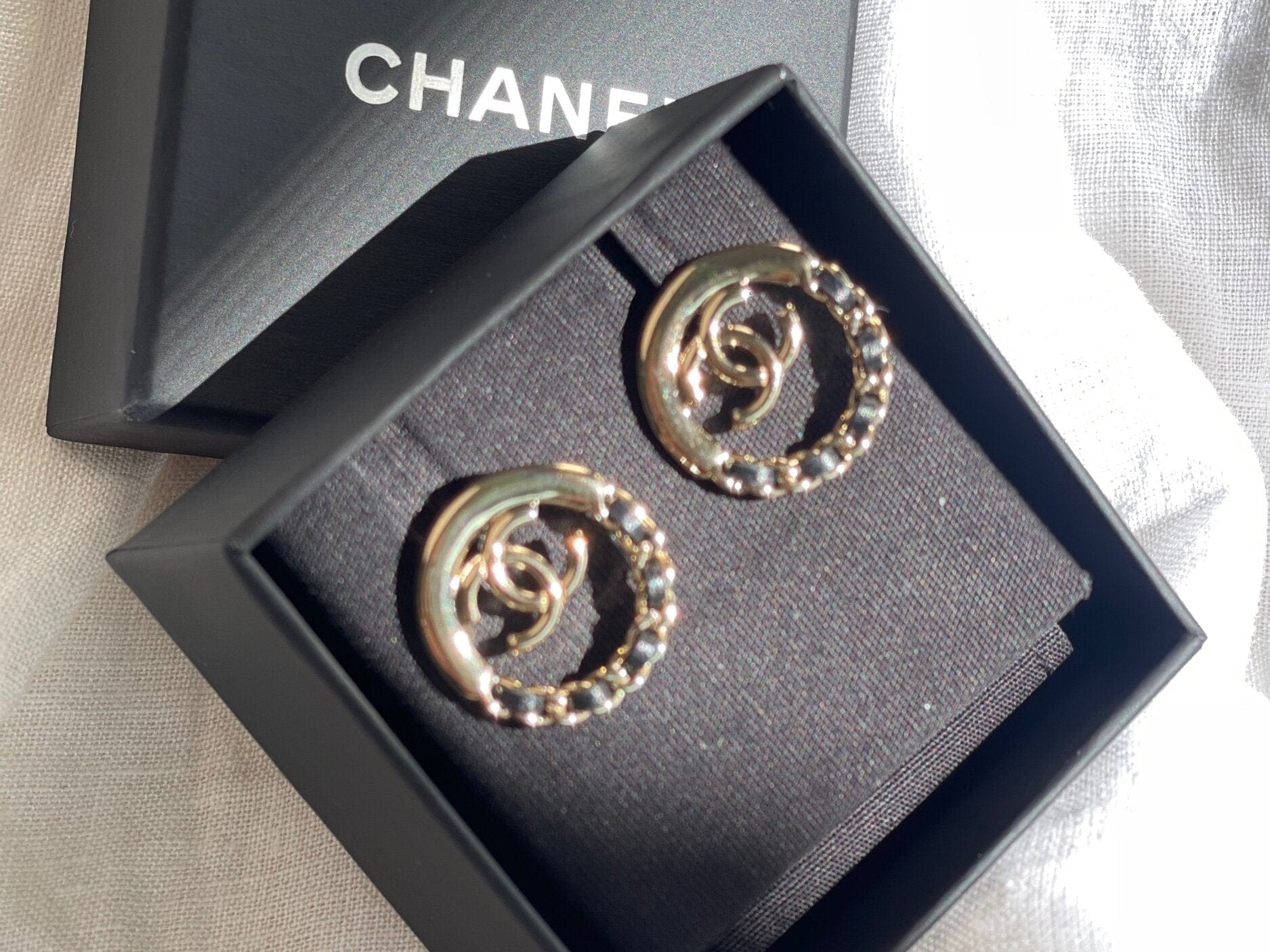 CHANEL Earrings CHANEL 22P Light Gold & Black CC Logo Circle Earrings -Knockoff
