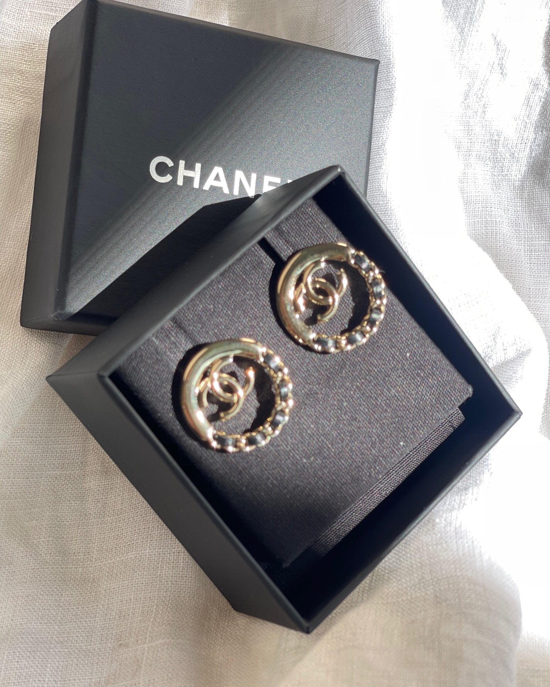 CHANEL Earrings CHANEL 22P Light Gold & Black CC Logo Circle Earrings -Knockoff
