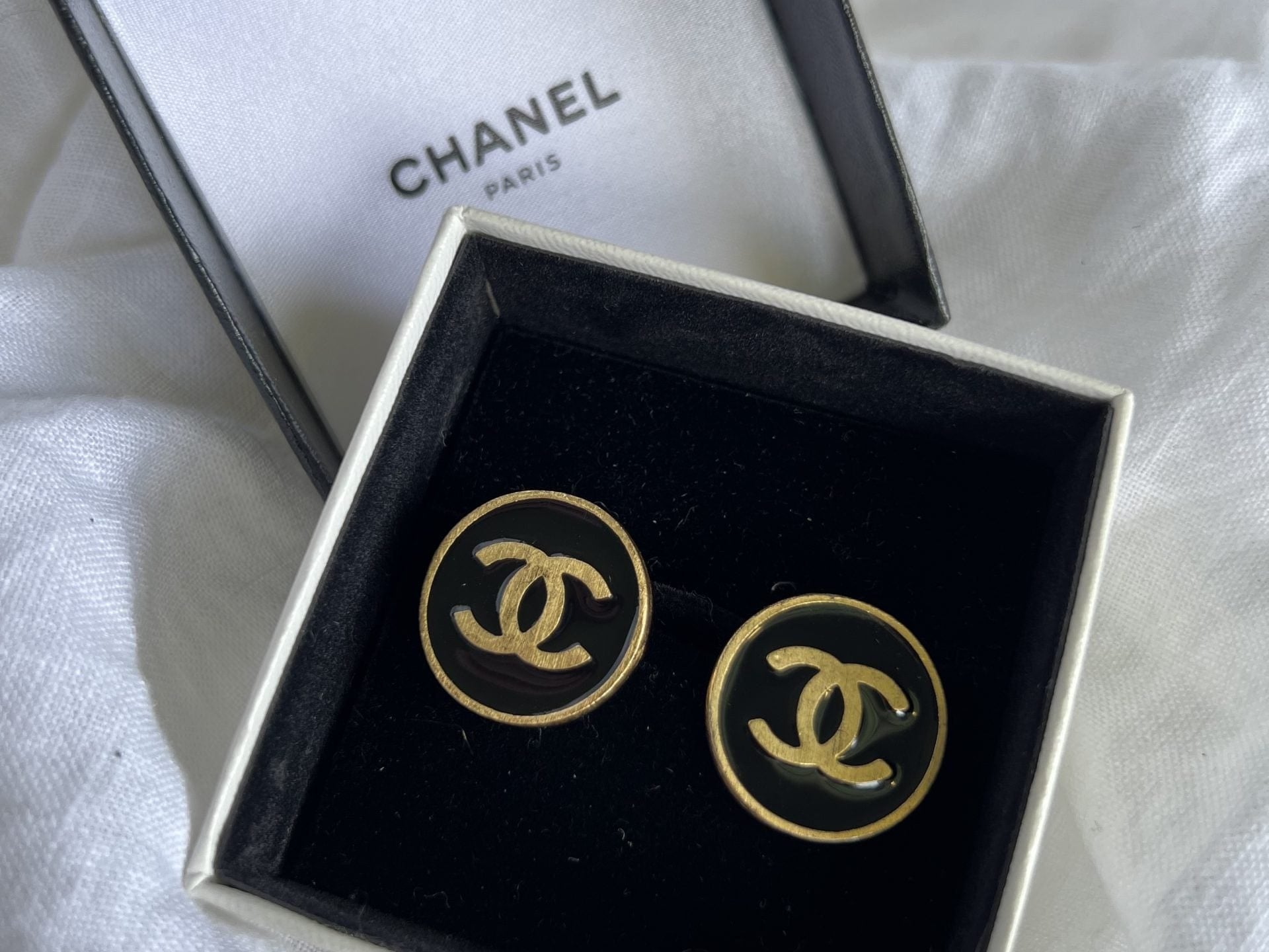 CHANEL Earrings Chanel CC Button Clip-on Earrings -Knockoff
