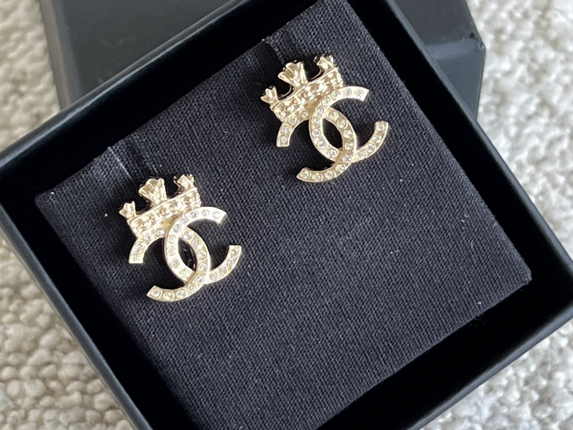 CHANEL Earrings Chanel CC Crown Light Gold Earring -Knockoff
