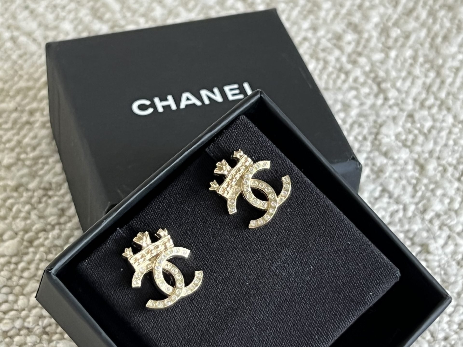 CHANEL Earrings Chanel CC Crown Light Gold Earring -Knockoff
