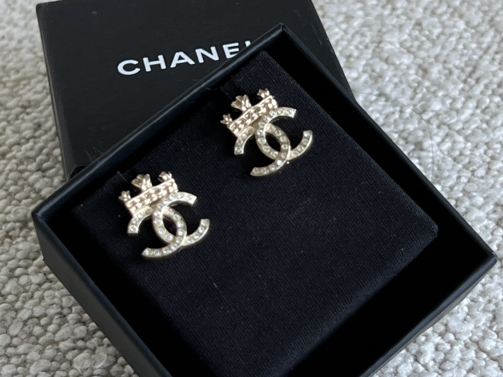 CHANEL Earrings Chanel CC Crown Light Gold Earring -Knockoff
