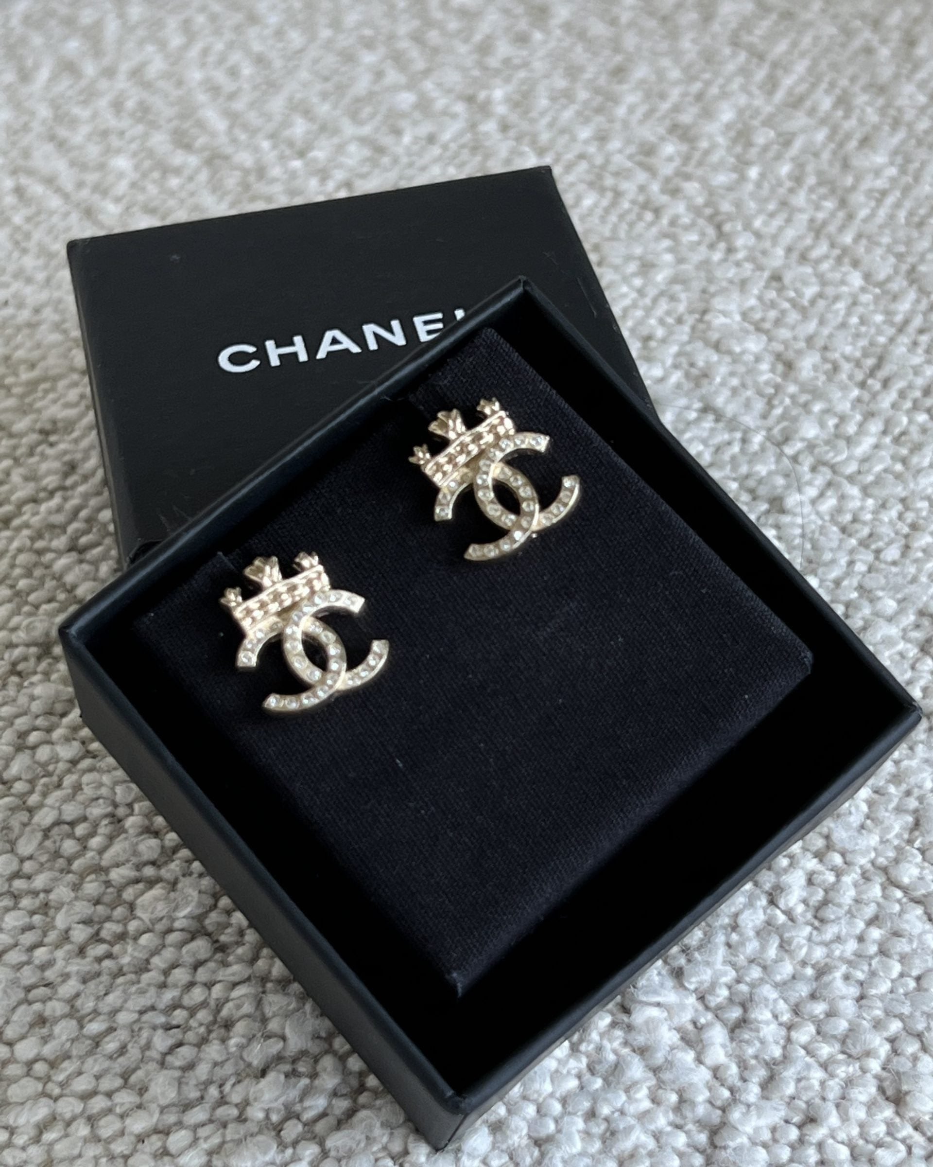 CHANEL Earrings Chanel CC Crown Light Gold Earring -Knockoff
