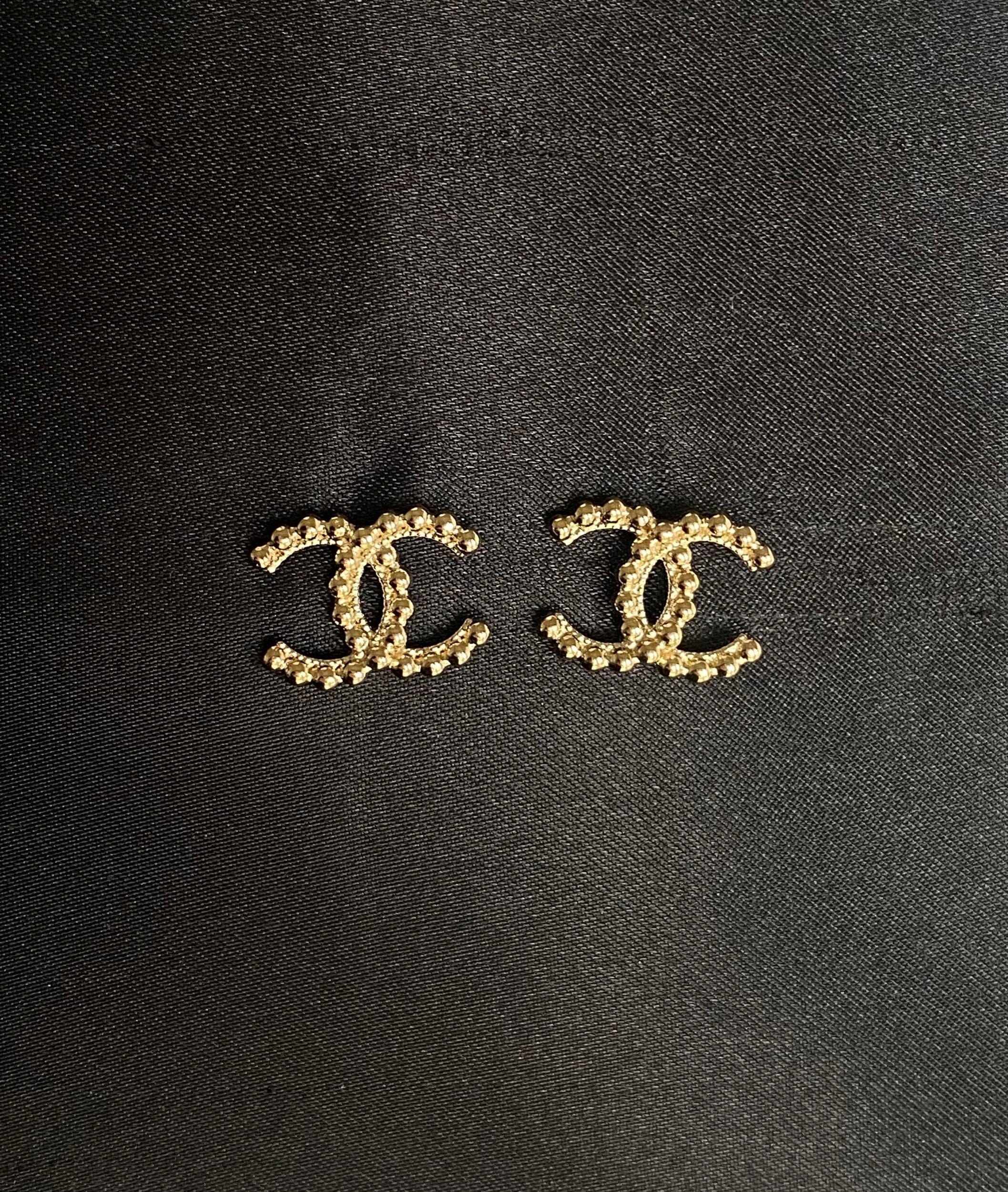 CHANEL Earrings Chanel CC Stud Earrings Gold -Knockoff
