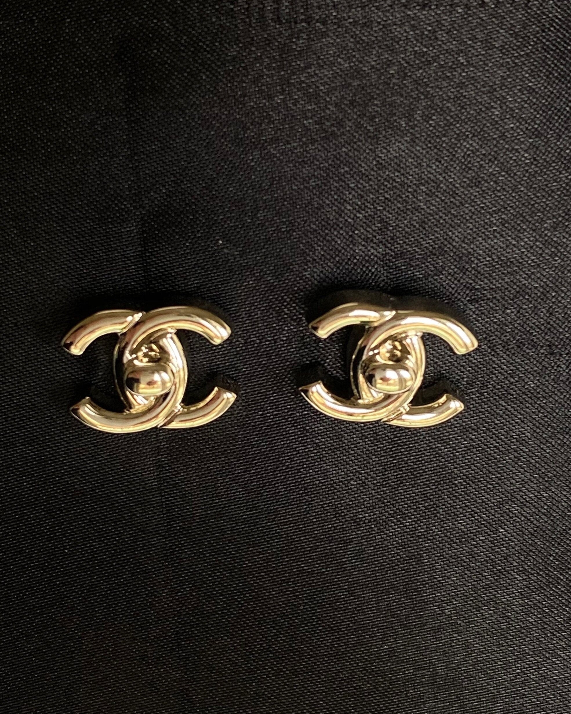 CHANEL Earrings Chanel CC Turnlock Earrings Light Gold -Knockoff
