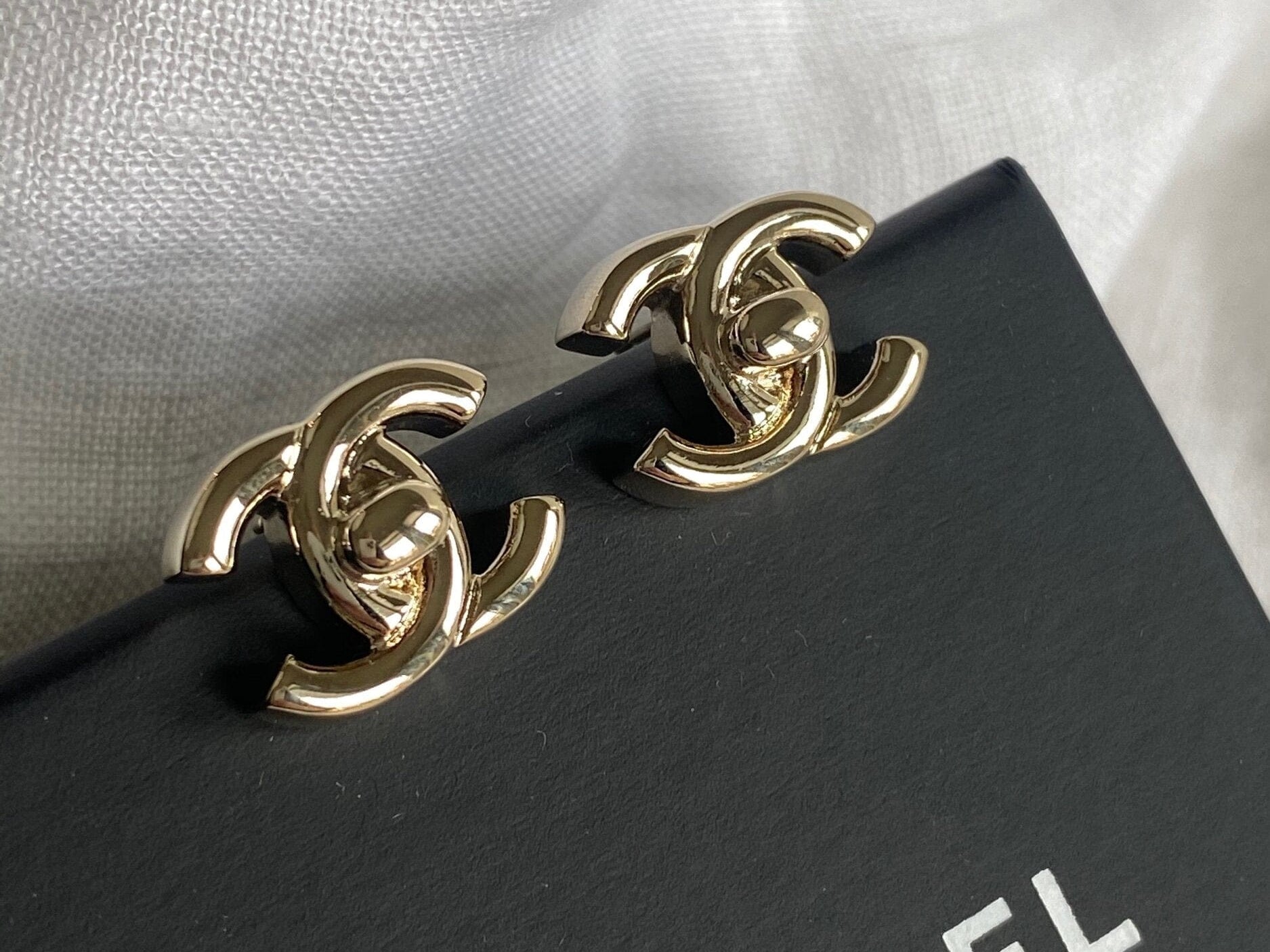 CHANEL Earrings Chanel CC Turnlock Earrings Light Gold -Knockoff
