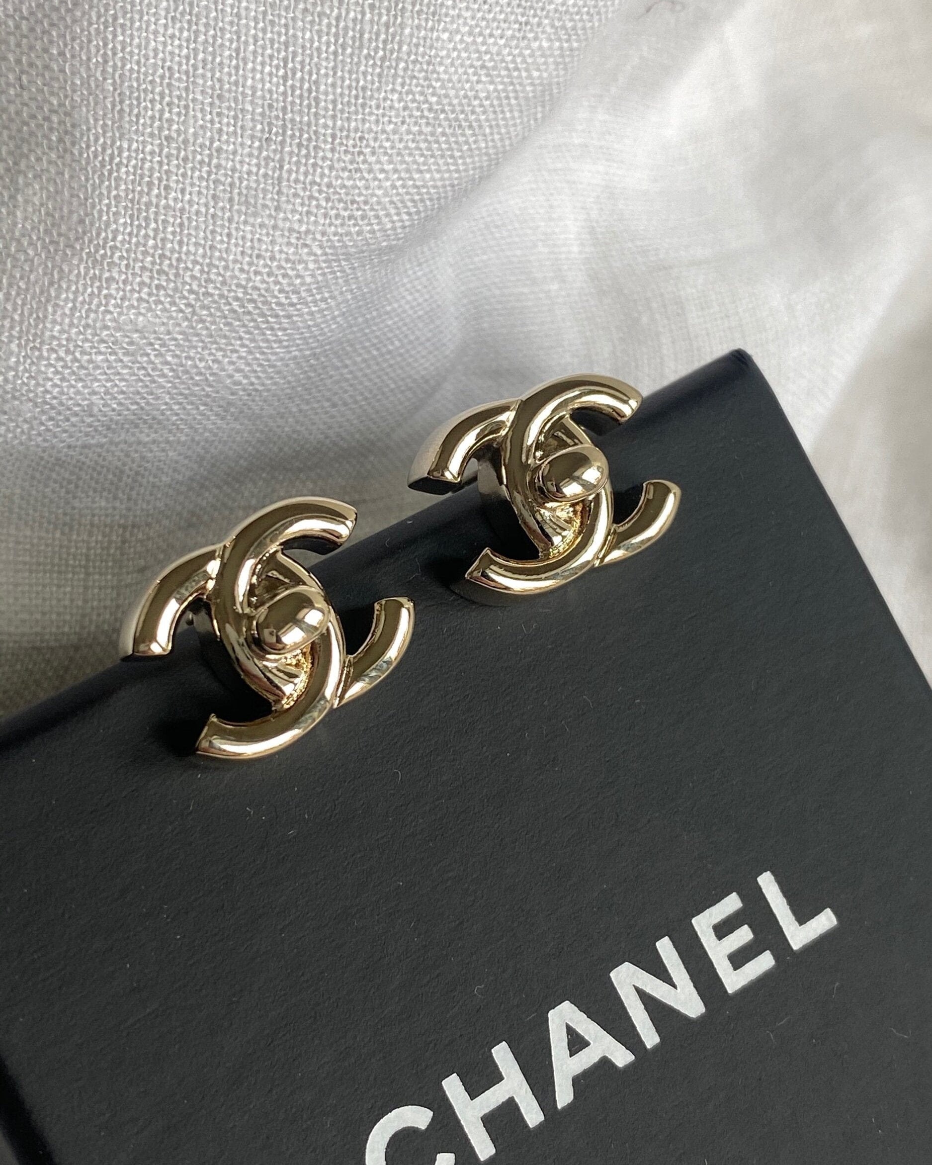 CHANEL Earrings Chanel CC Turnlock Earrings Light Gold -Knockoff
