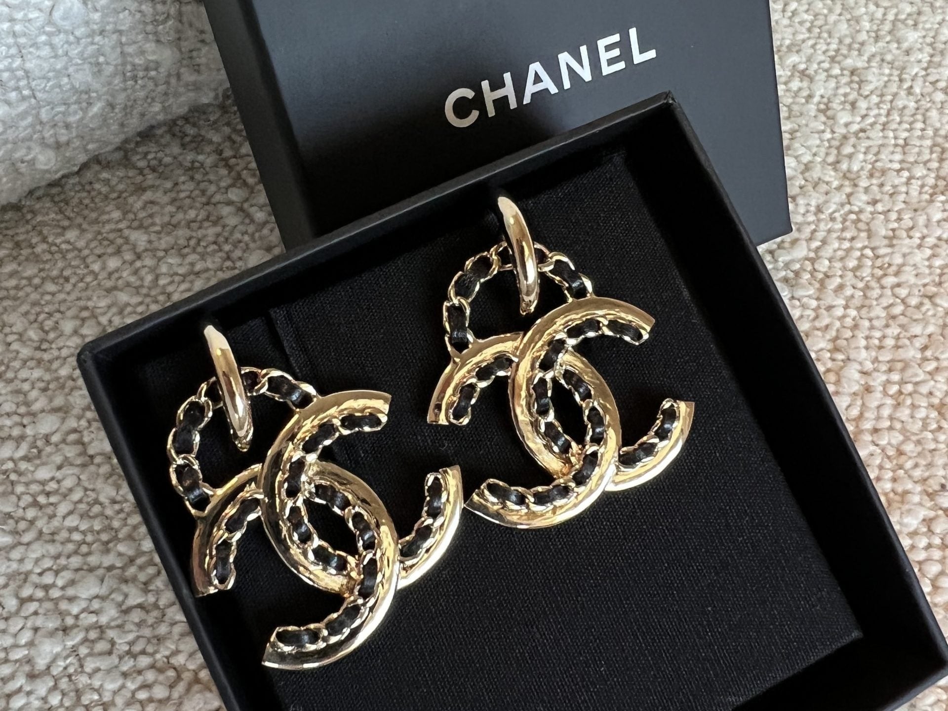 CHANEL Earrings Chanel Gold CC Hook Dangle Earrings -Knockoff
