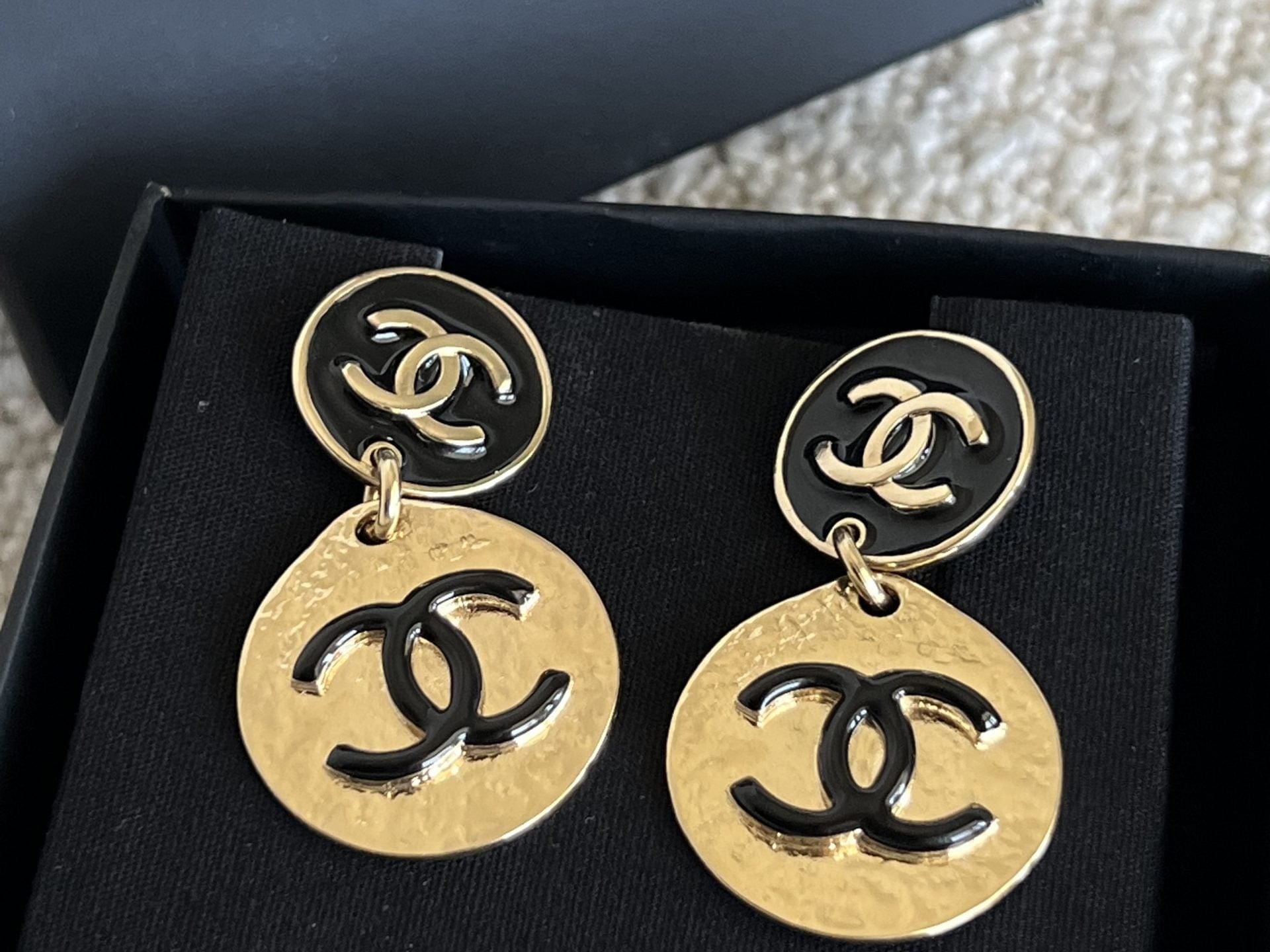 CHANEL Earrings Chanel Gold Tone Black CC Logo Round Earrings -Knockoff
