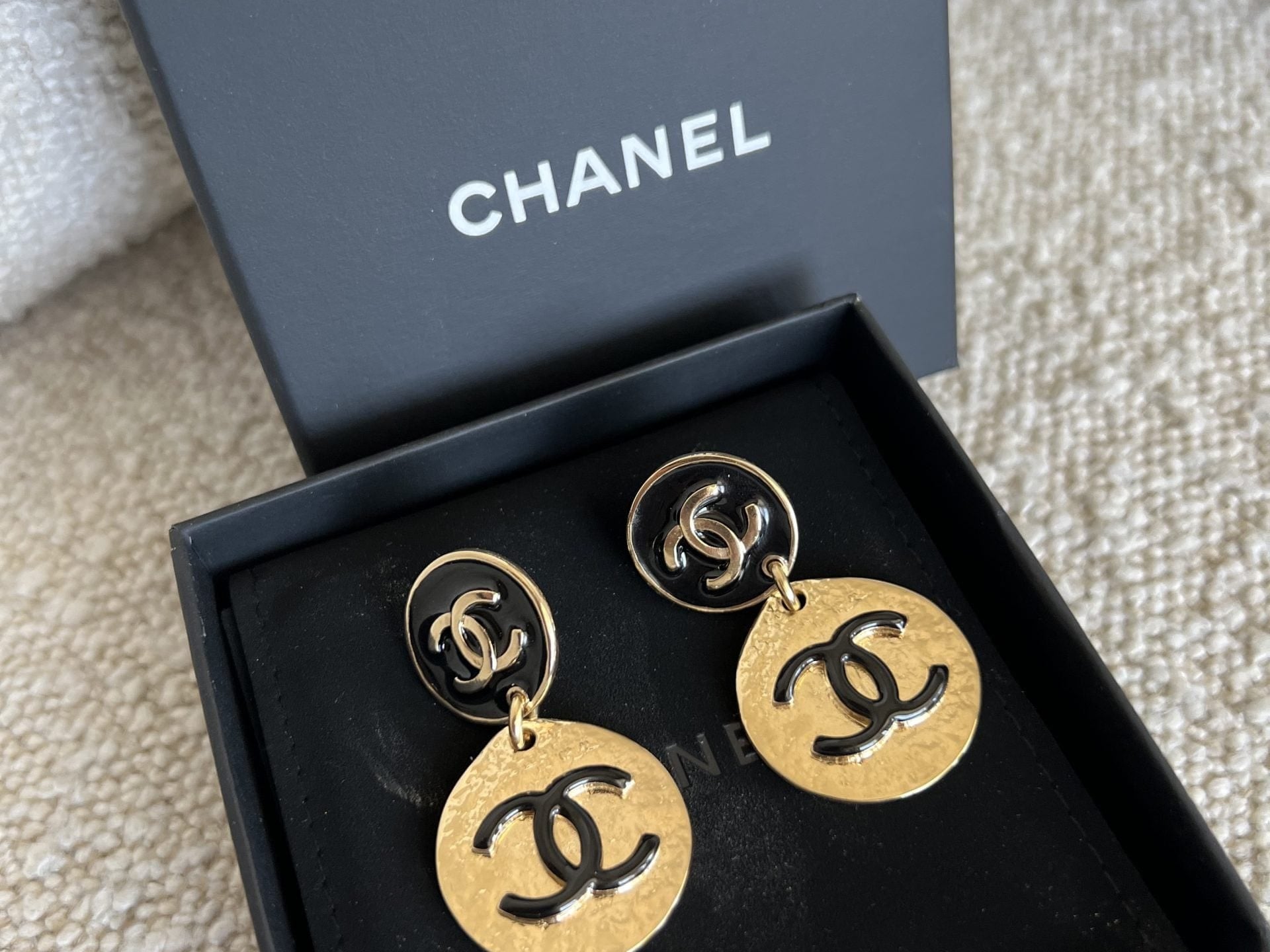 CHANEL Earrings Chanel Gold Tone Black CC Logo Round Earrings -Knockoff
