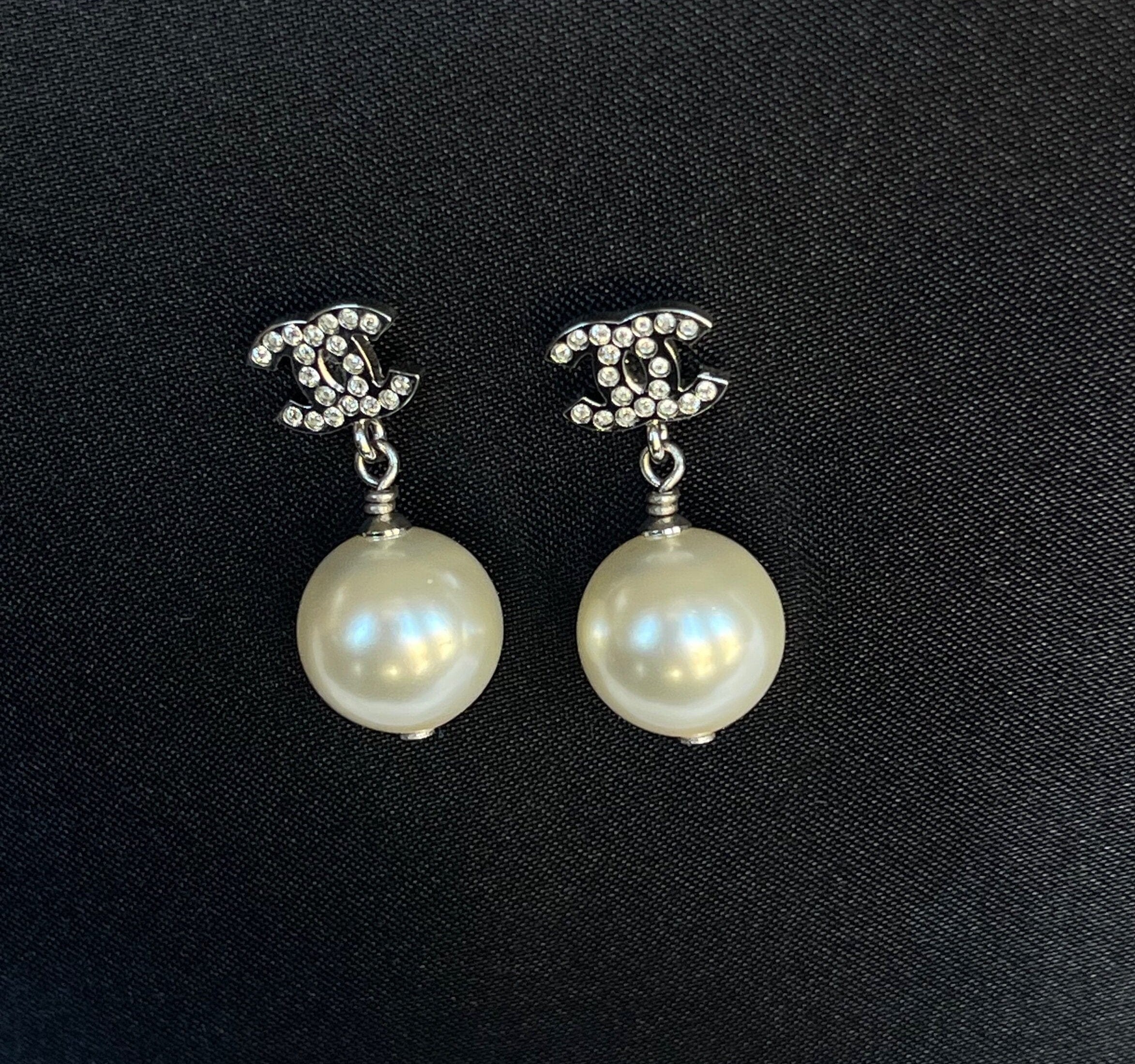 CHANEL Earrings Chanel Pearl Mini Crystal CC Logo Drop Earrings -Knockoff
