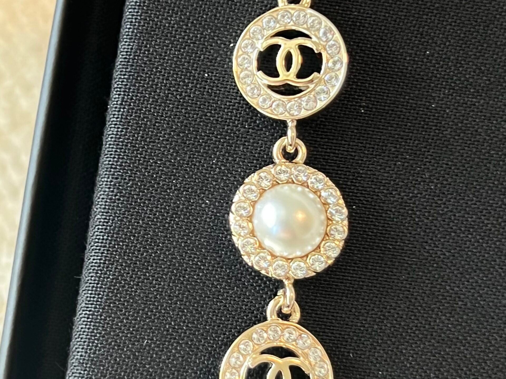 CHANEL Earrings Crystal & Pearl CC Dangle Earrings -Knockoff
