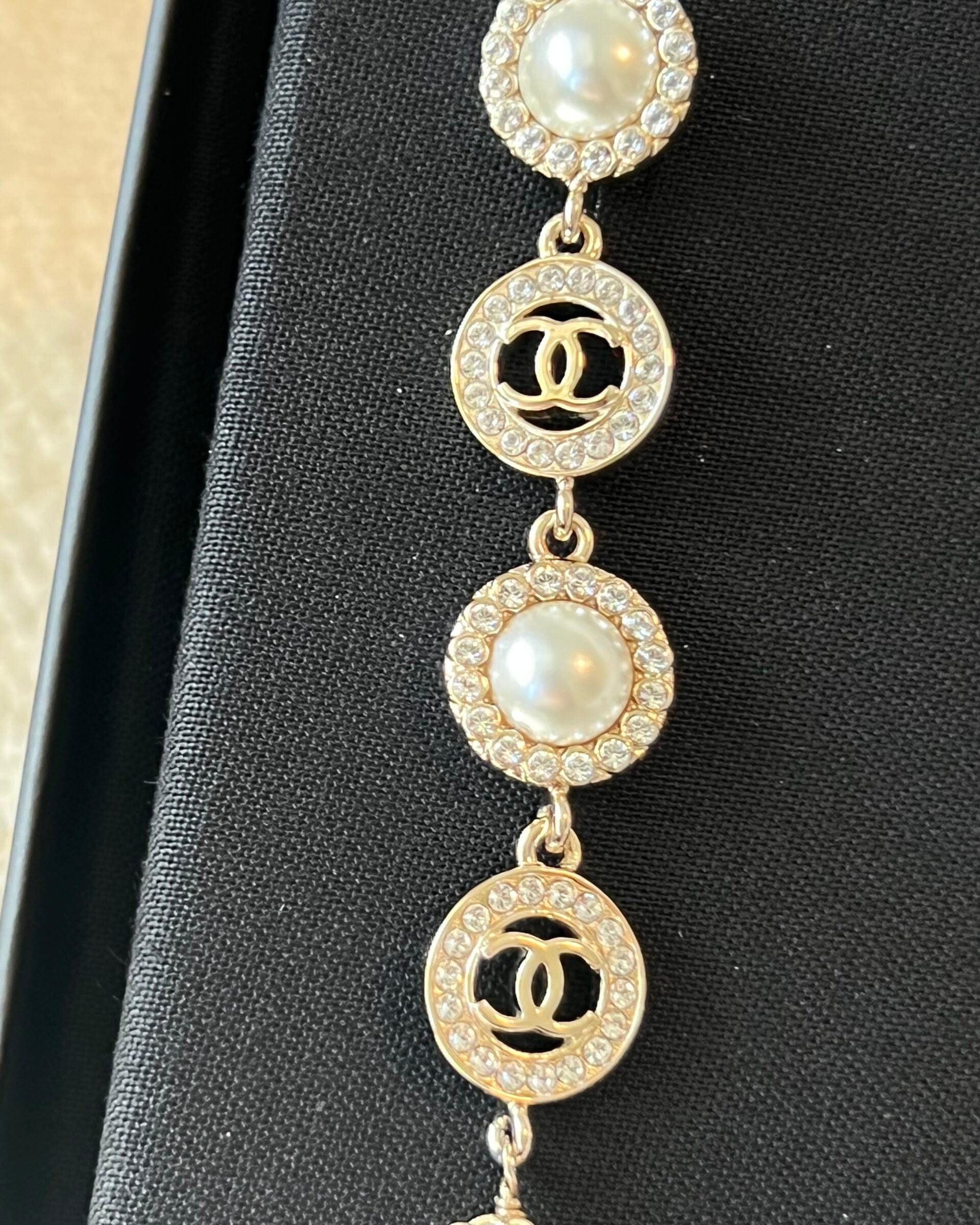 CHANEL Earrings Crystal & Pearl CC Dangle Earrings -Knockoff
