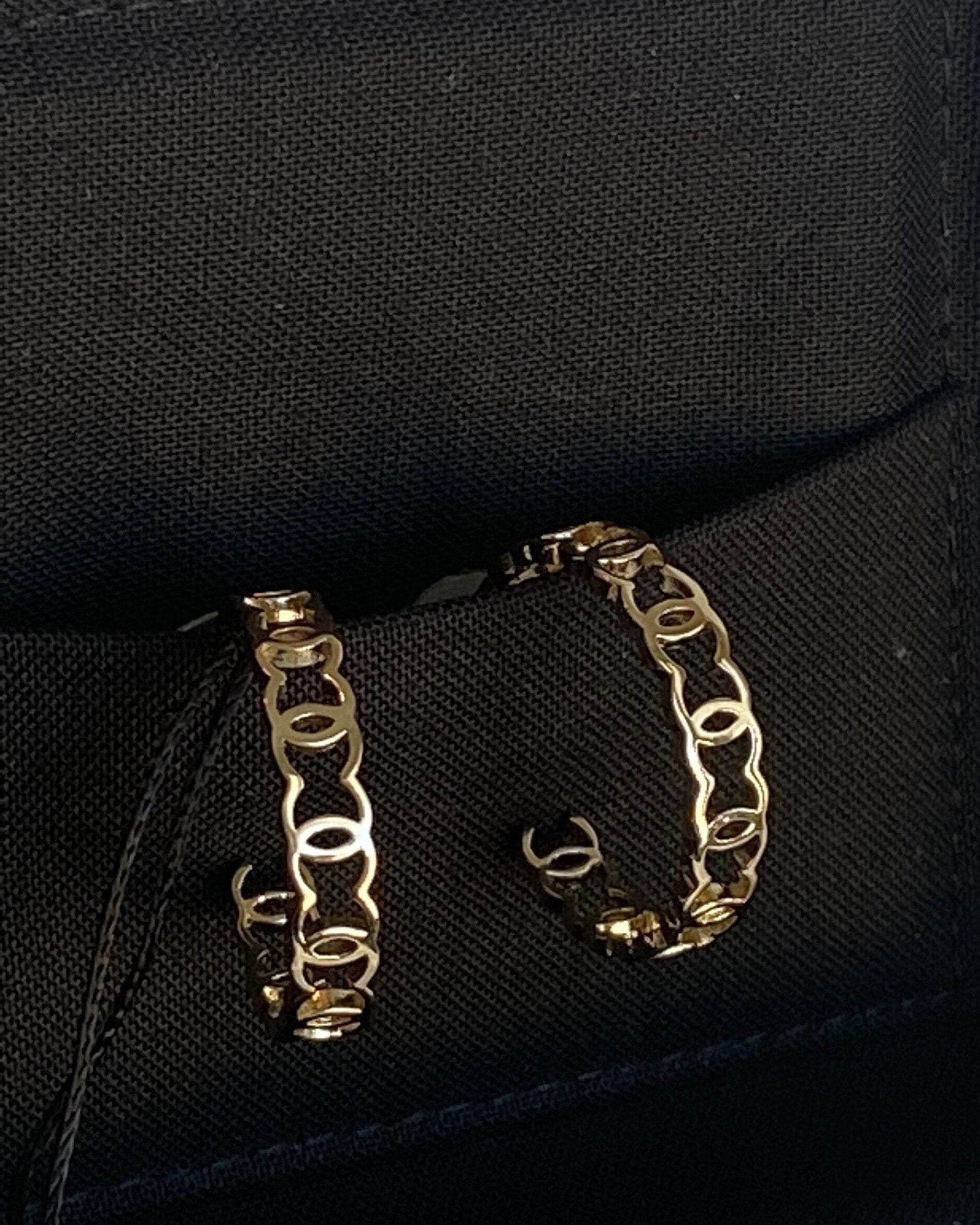 CHANEL Earrings Gold 21A CC Dangle Hoops Earrings Gold -Knockoff
