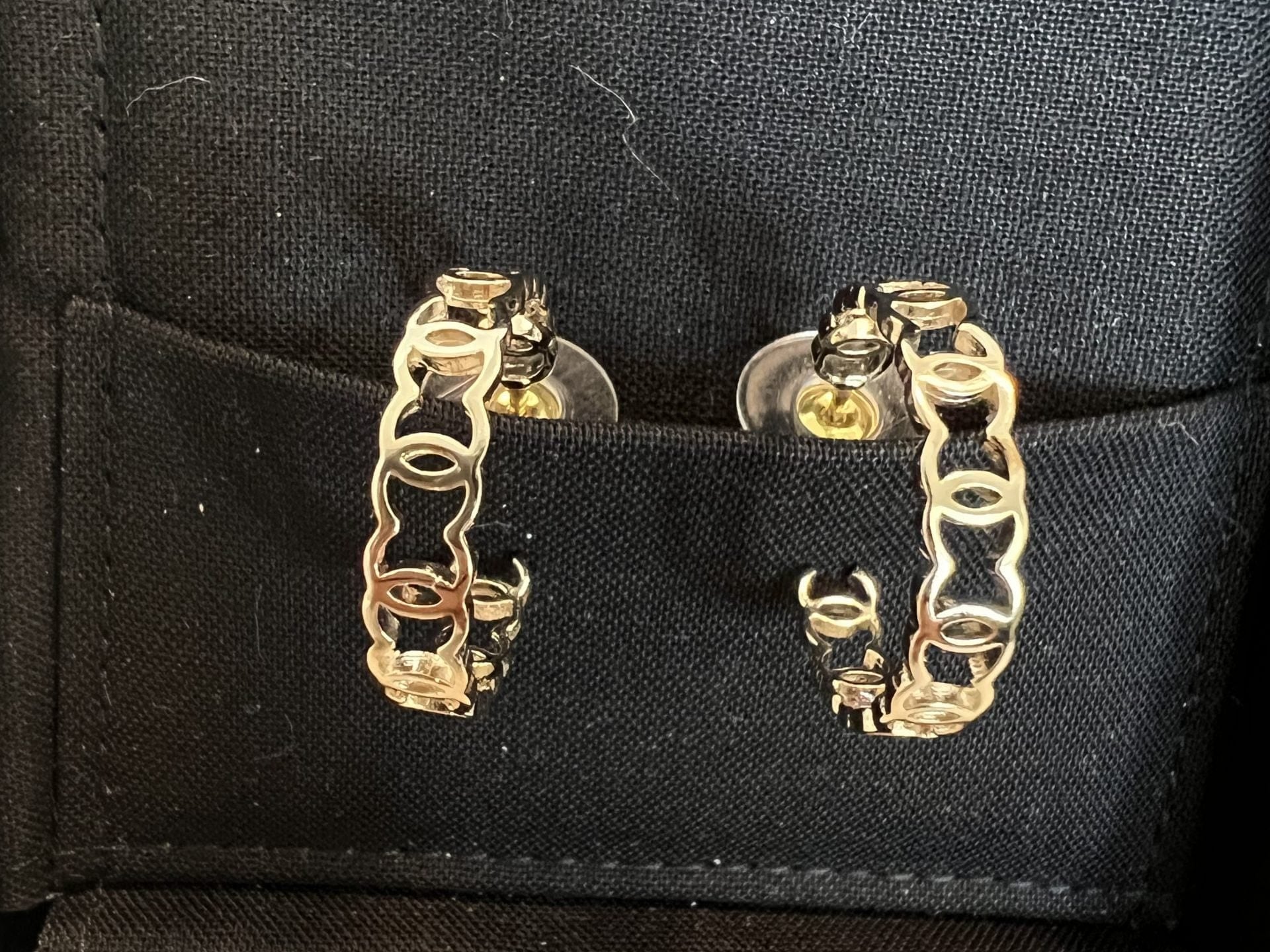 CHANEL Earrings Gold 21A CC Dangle Hoops Earrings Gold -Knockoff
