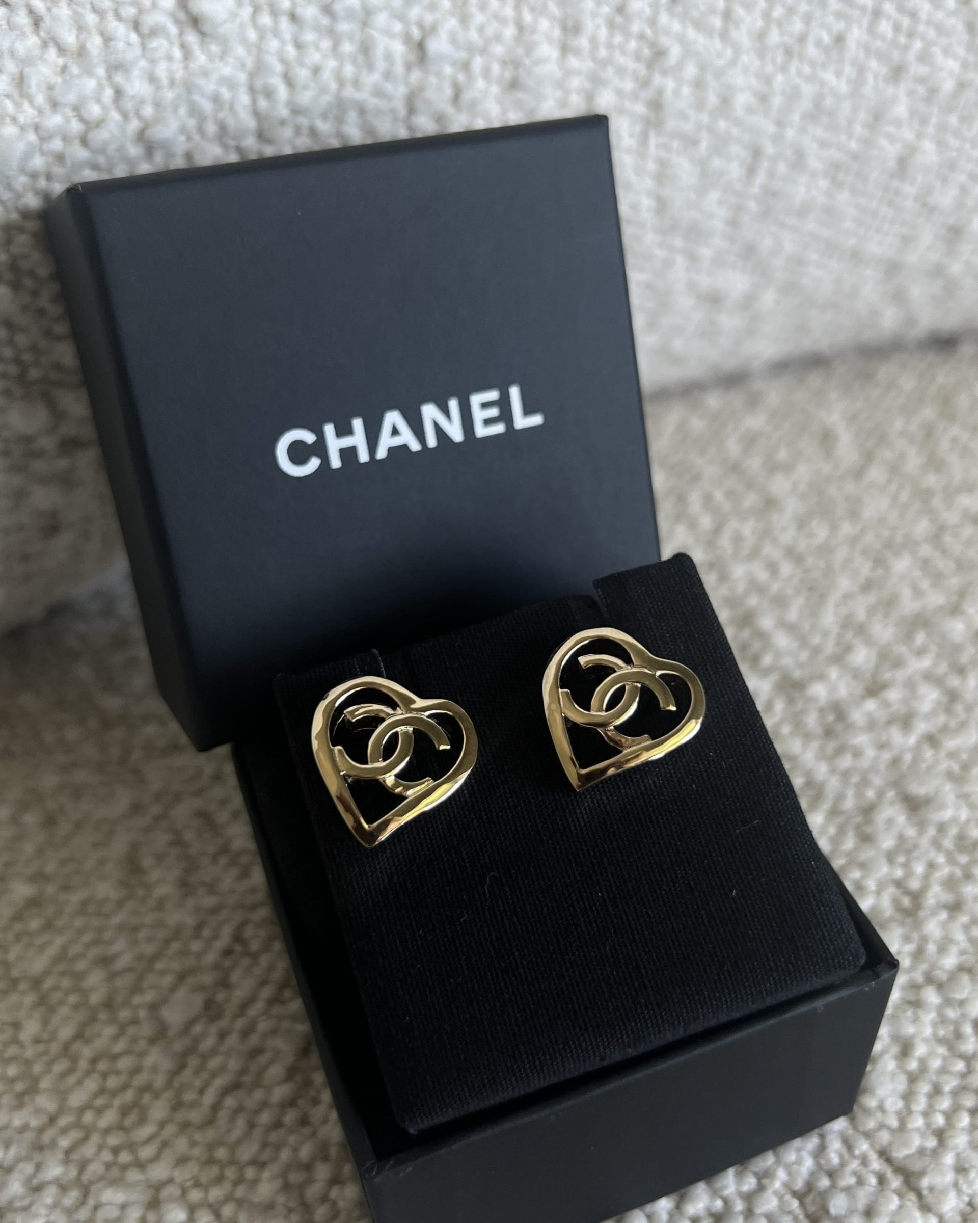 CHANEL Earrings Gold 22P Chanel CC Heart Small Earrings Light Gold -Knockoff
