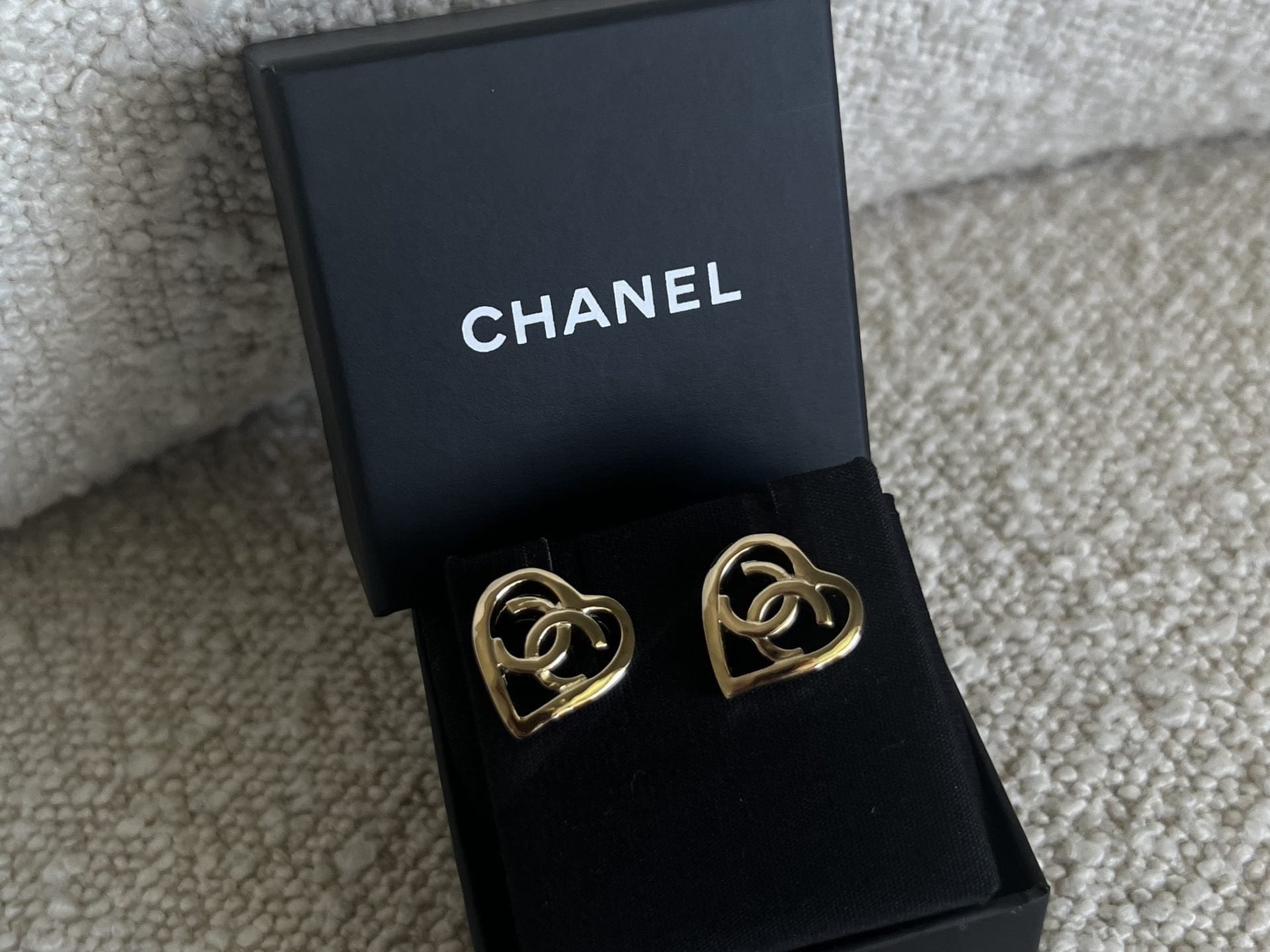 CHANEL Earrings Gold 22P Chanel CC Heart Small Earrings Light Gold -Knockoff
