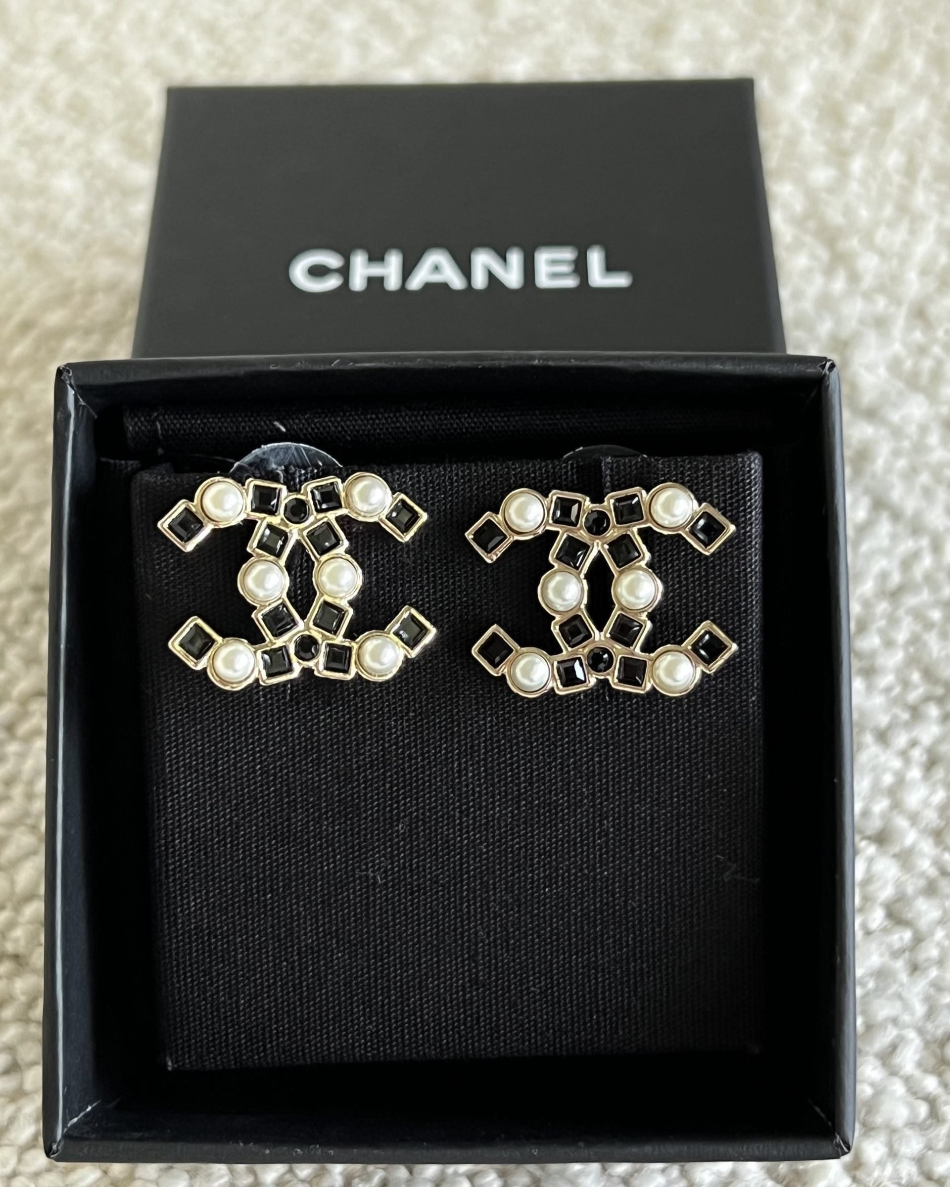 CHANEL Earrings Gold 22P Gold Black Crystal Pearl Earrings -Knockoff
