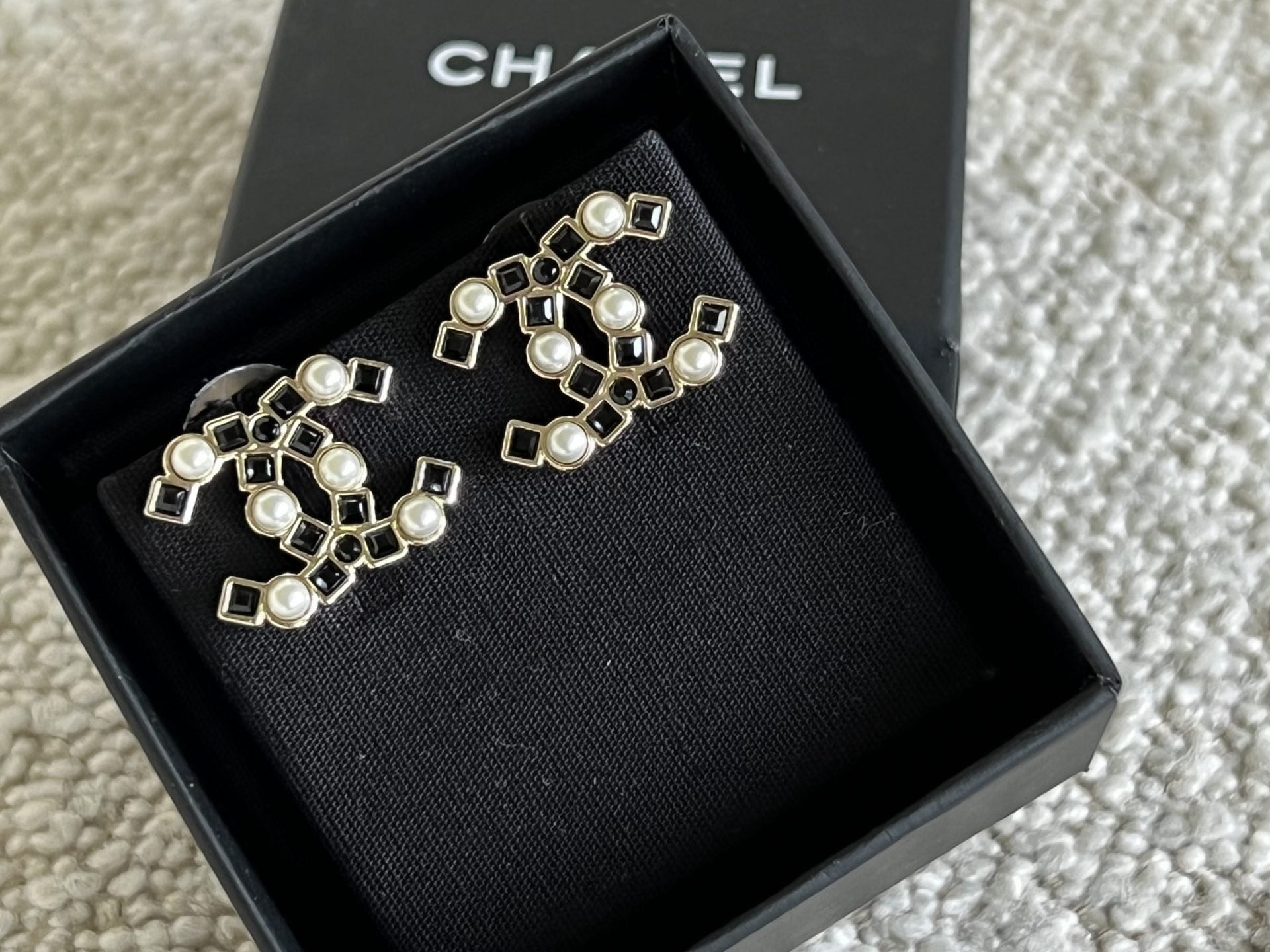 CHANEL Earrings Gold 22P Gold Black Crystal Pearl Earrings -Knockoff
