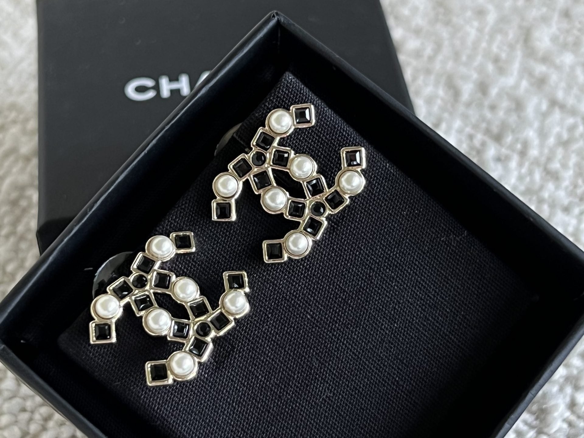 CHANEL Earrings Gold 22P Gold Black Crystal Pearl Earrings -Knockoff
