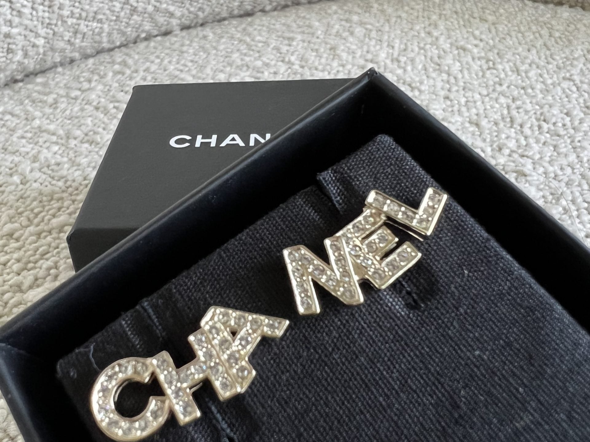 CHANEL Earrings Gold Cha-Nel Earrings -Knockoff
