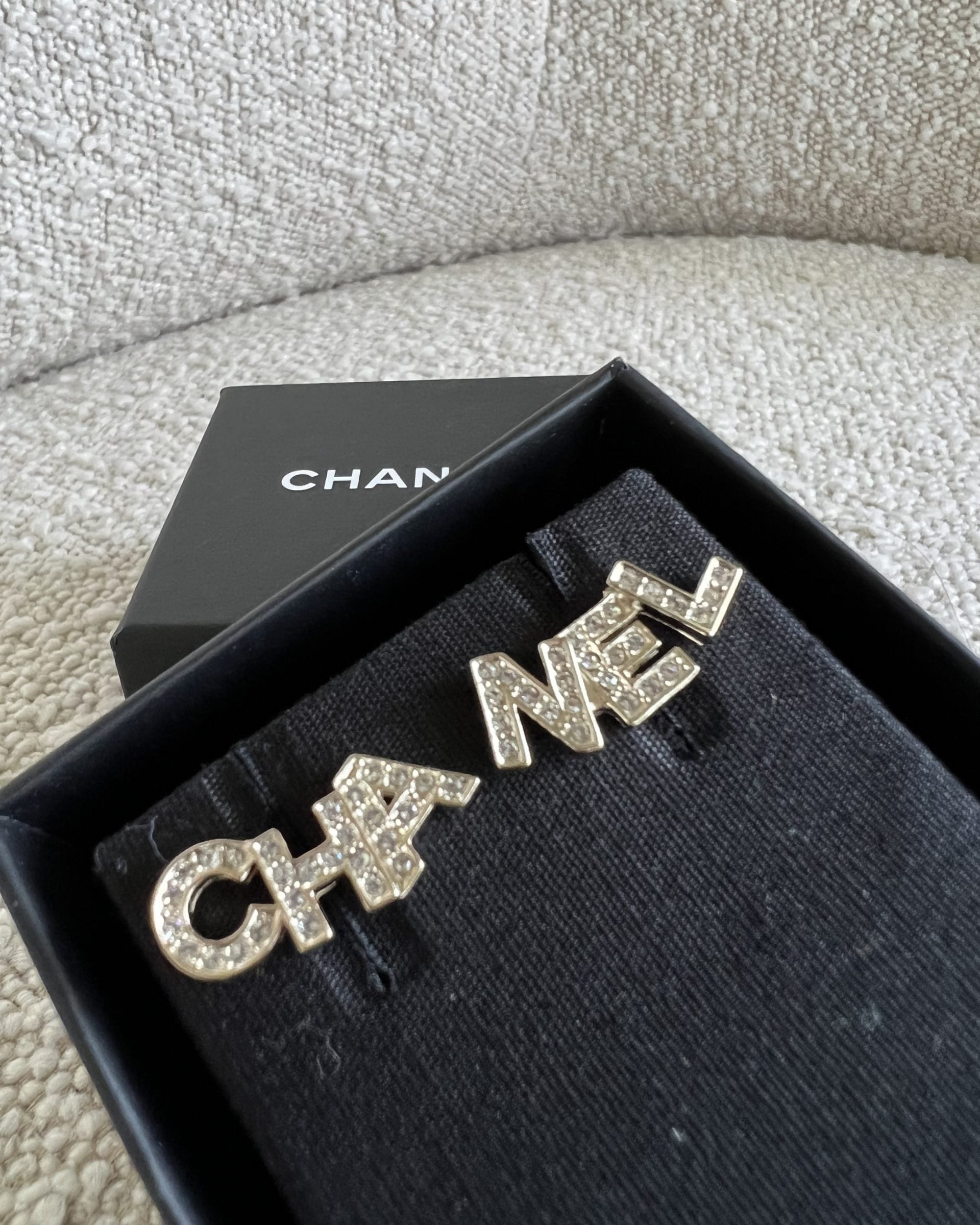 CHANEL Earrings Gold Cha-Nel Earrings -Knockoff
