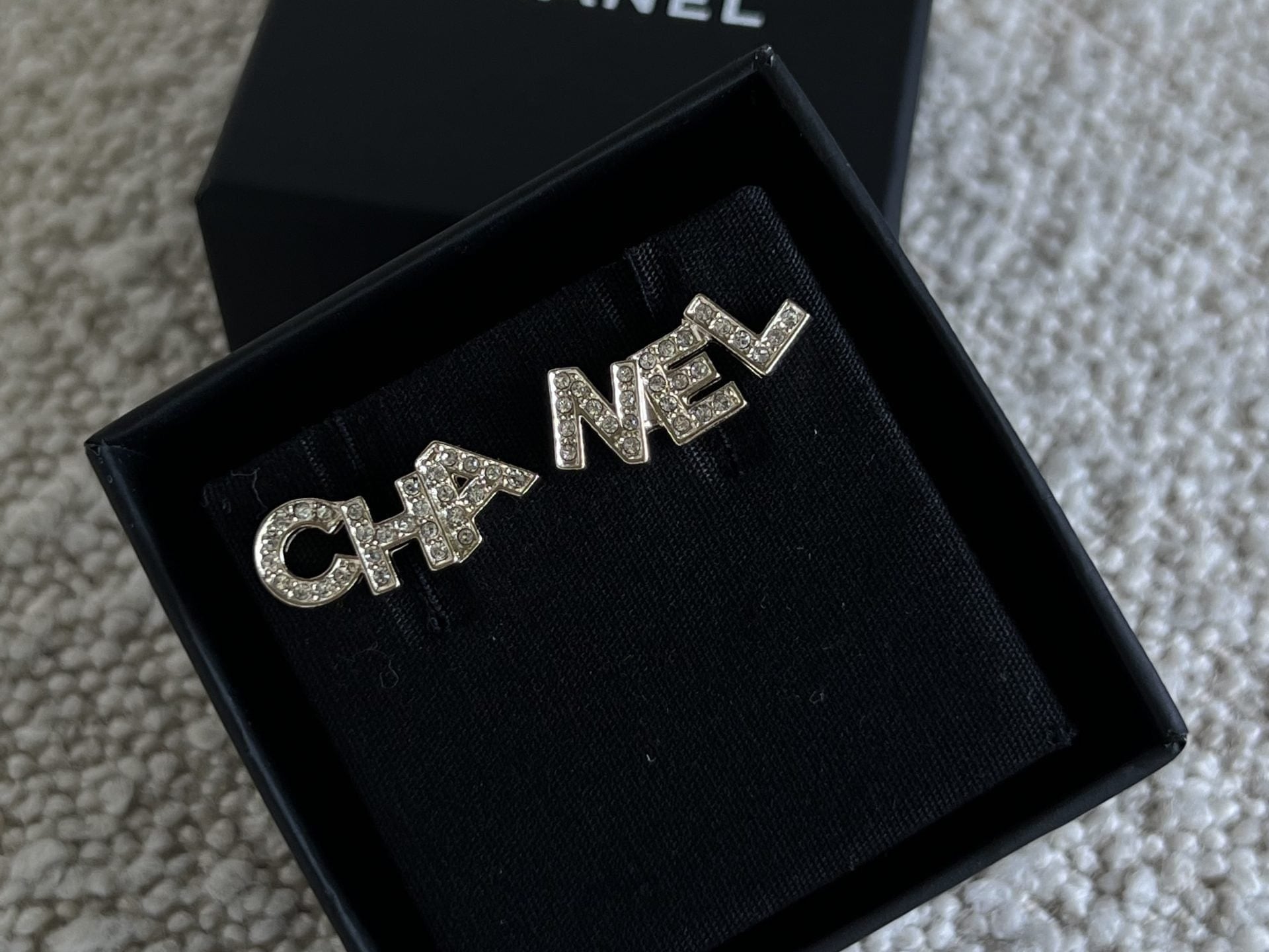 CHANEL Earrings Gold Cha-Nel Earrings -Knockoff
