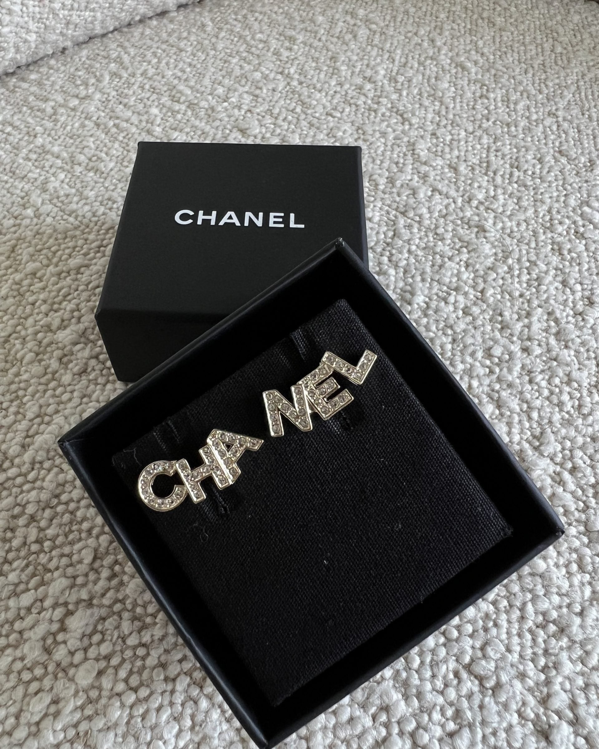 CHANEL Earrings Gold Cha-Nel Earrings -Knockoff
