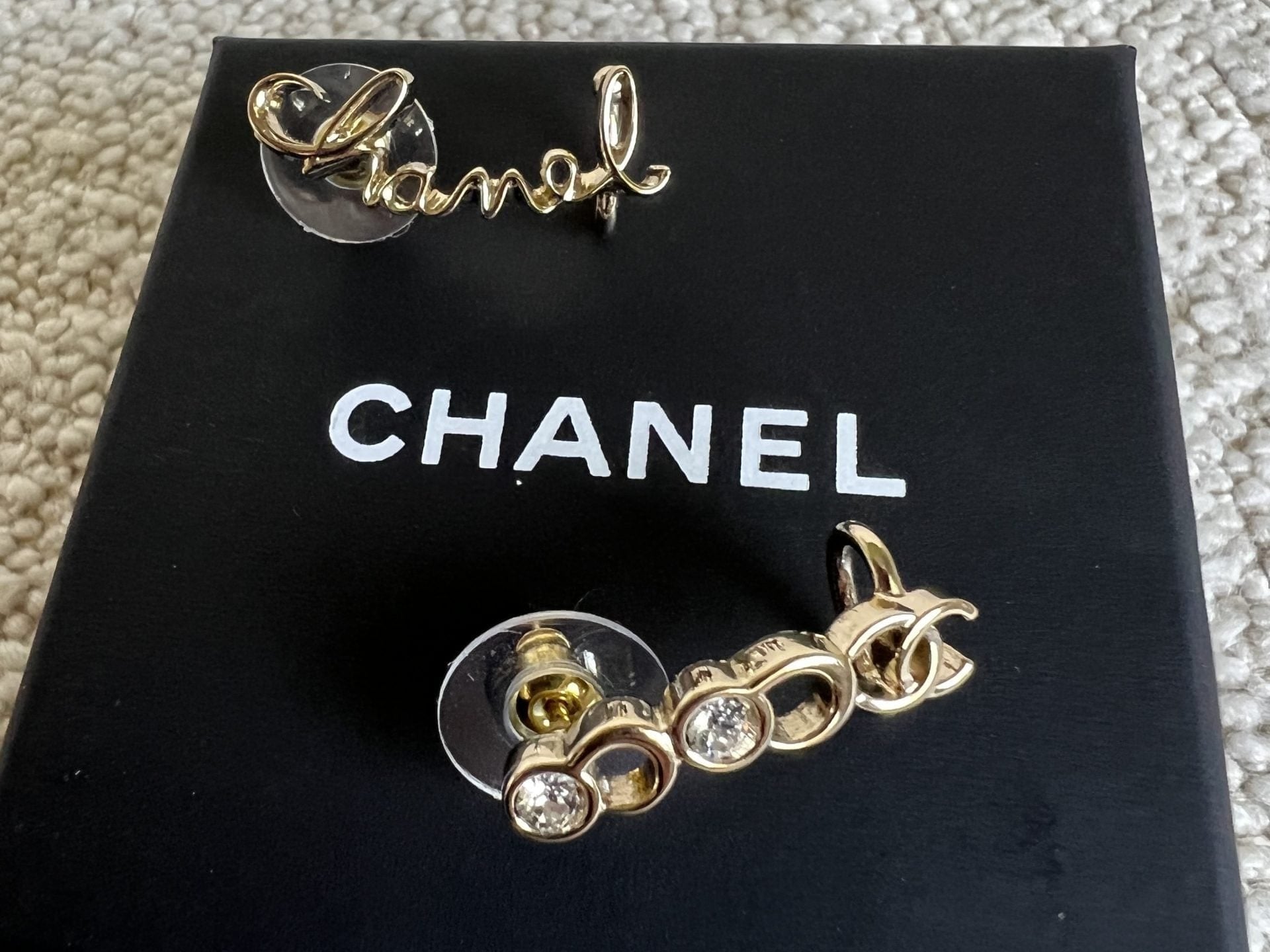 CHANEL Earrings Gold Chanel and Crystal Earrings Light Gold -Knockoff
