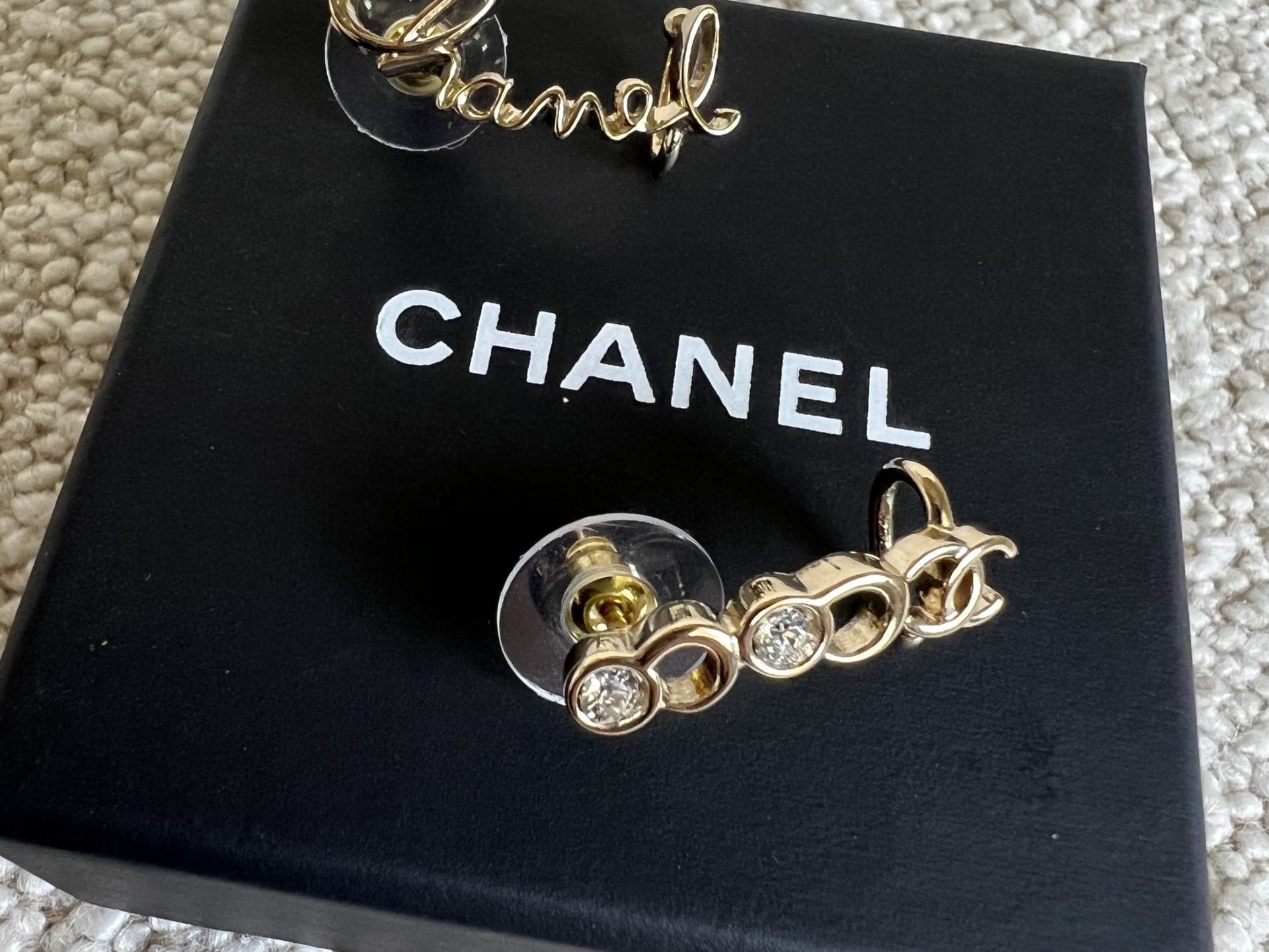 CHANEL Earrings Gold Chanel and Crystal Earrings Light Gold -Knockoff
