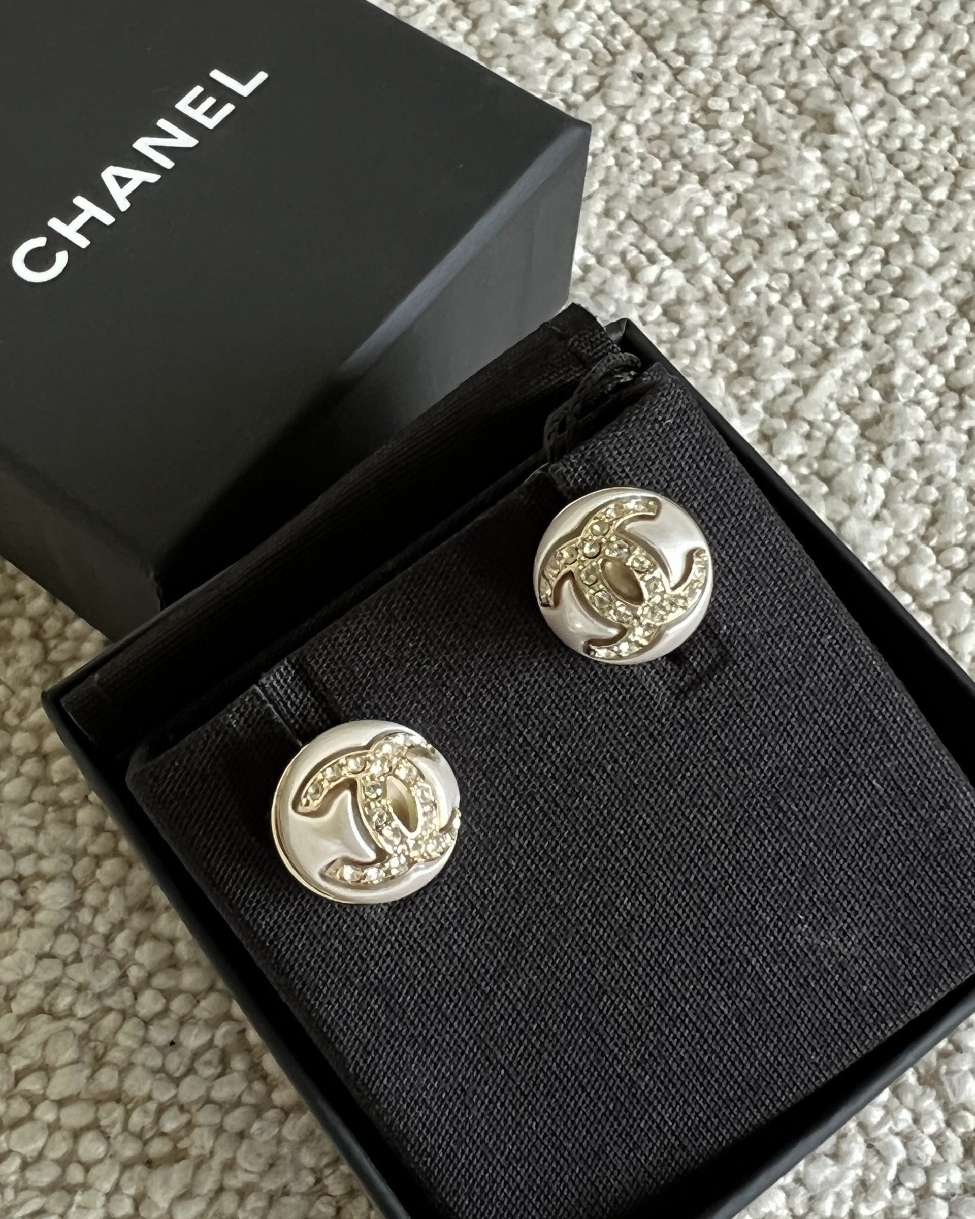 CHANEL Earrings Gold Chanel Round CC Earrings -Knockoff
