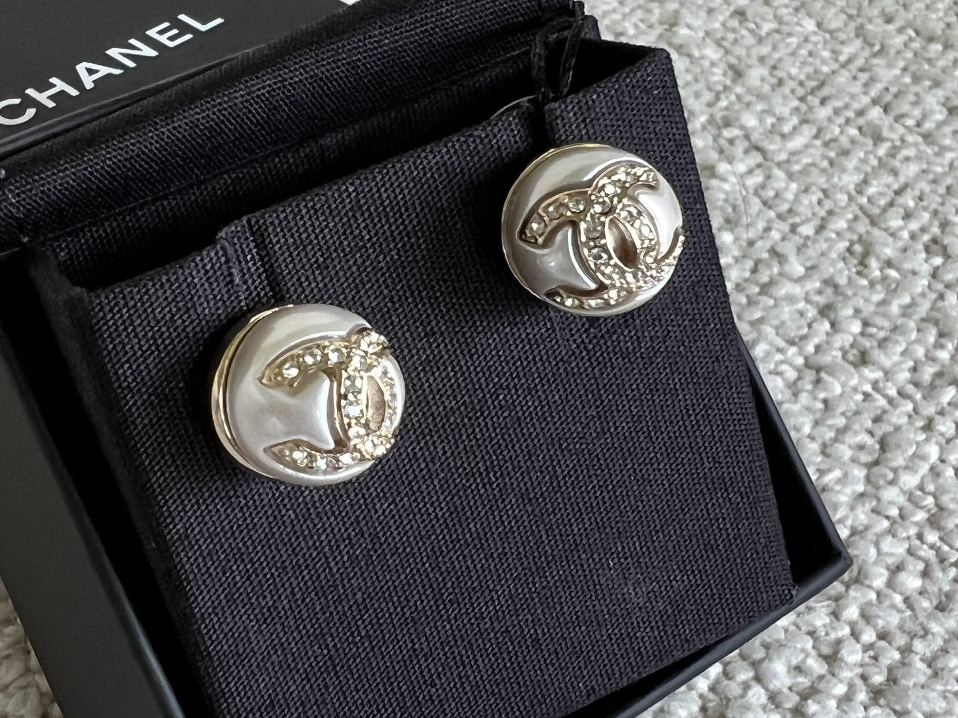 CHANEL Earrings Gold Chanel Round CC Earrings -Knockoff
