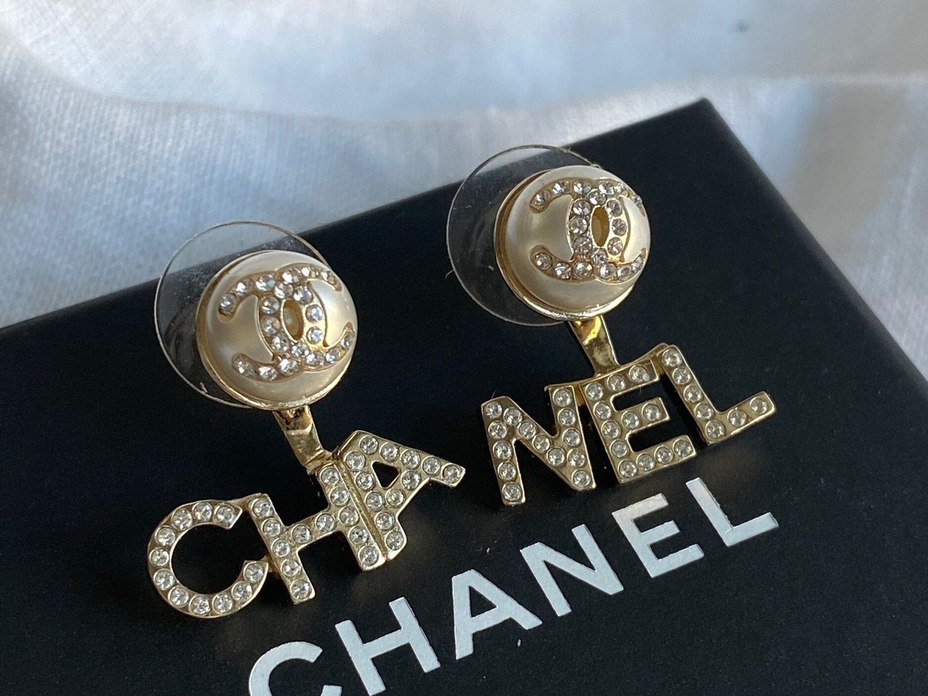 CHANEL Earrings Pearl CHA NEL Light Gold Crystal Earring -Knockoff
