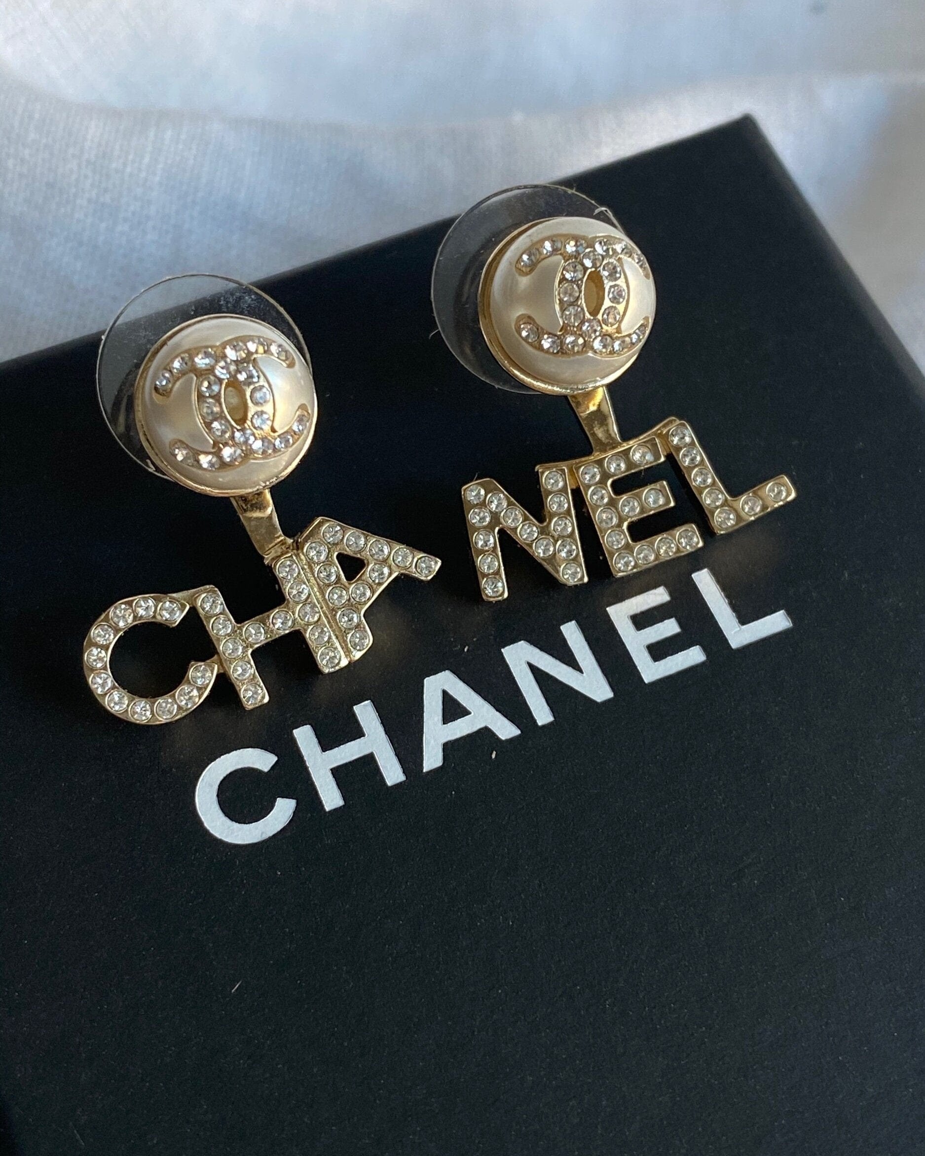 CHANEL Earrings Pearl CHA NEL Light Gold Crystal Earring -Knockoff
