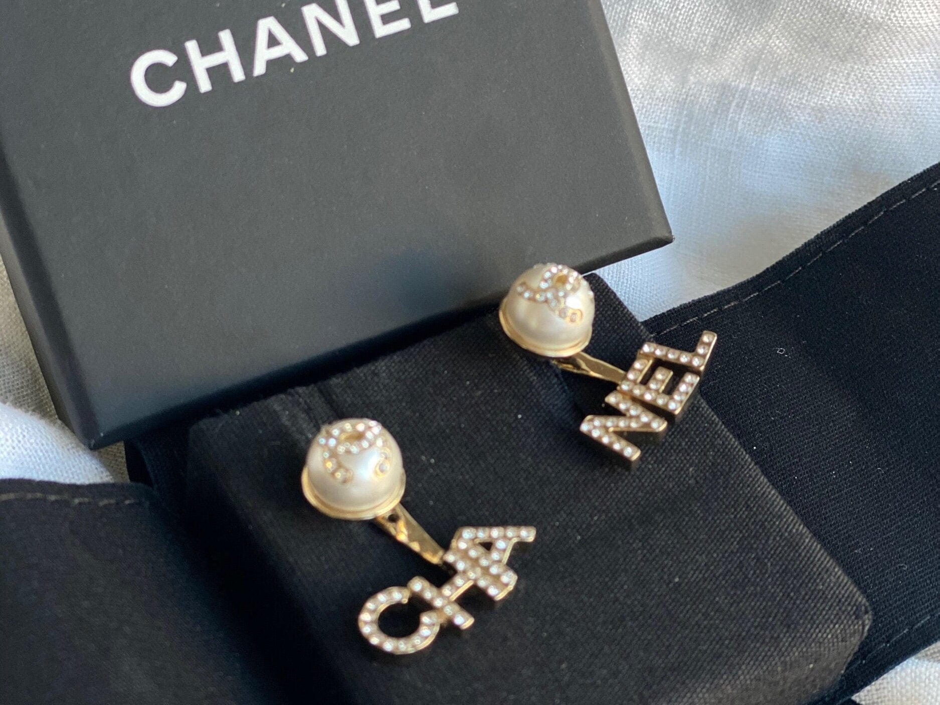 CHANEL Earrings Pearl CHA NEL Light Gold Crystal Earring -Knockoff
